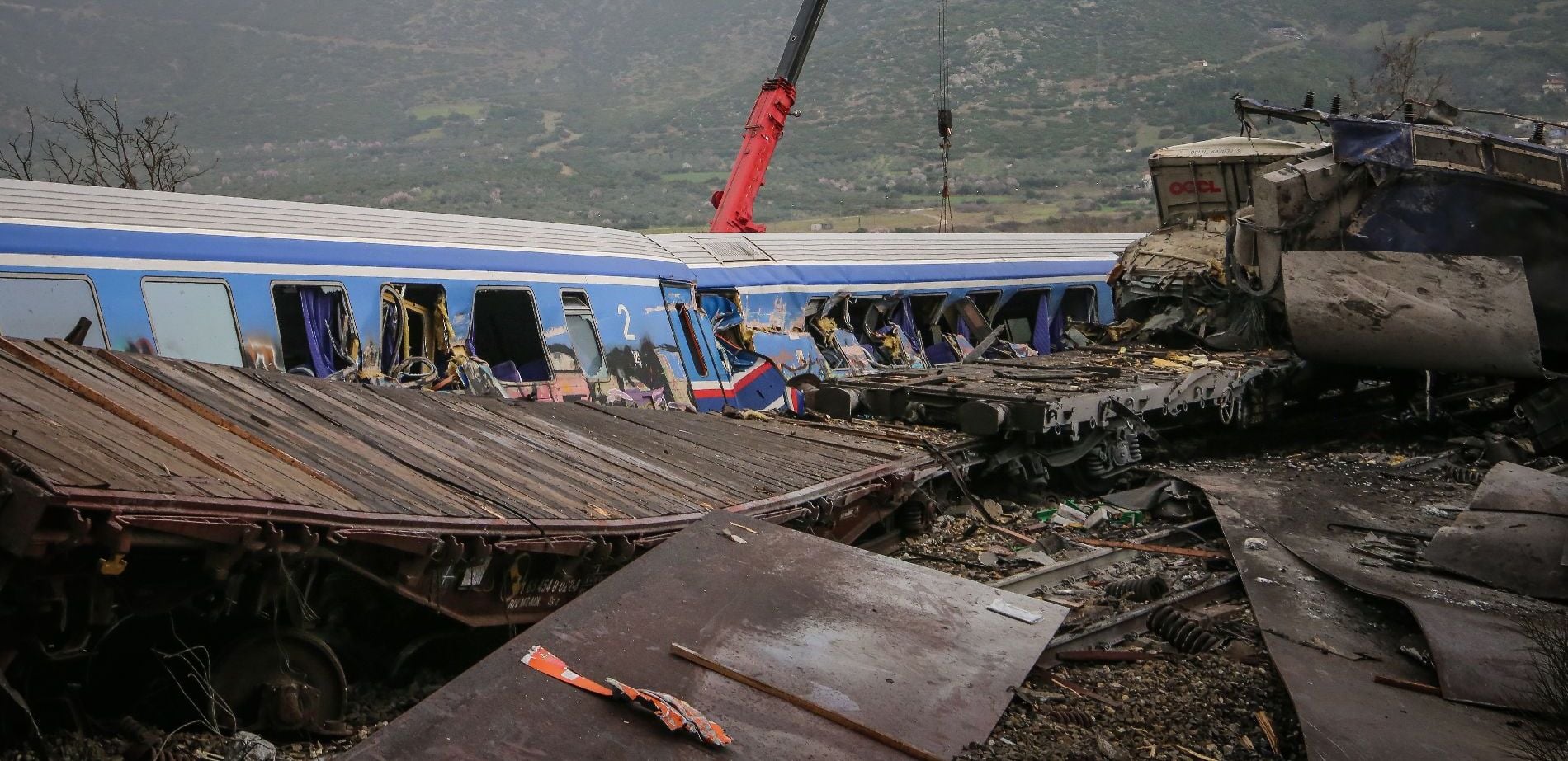 Tέμπη: Εξώδικο στην Εισαγγελία Λάρισας από συγγενείς θυμάτων – Ξεκινούν οι εκταφές με ερωτήματα