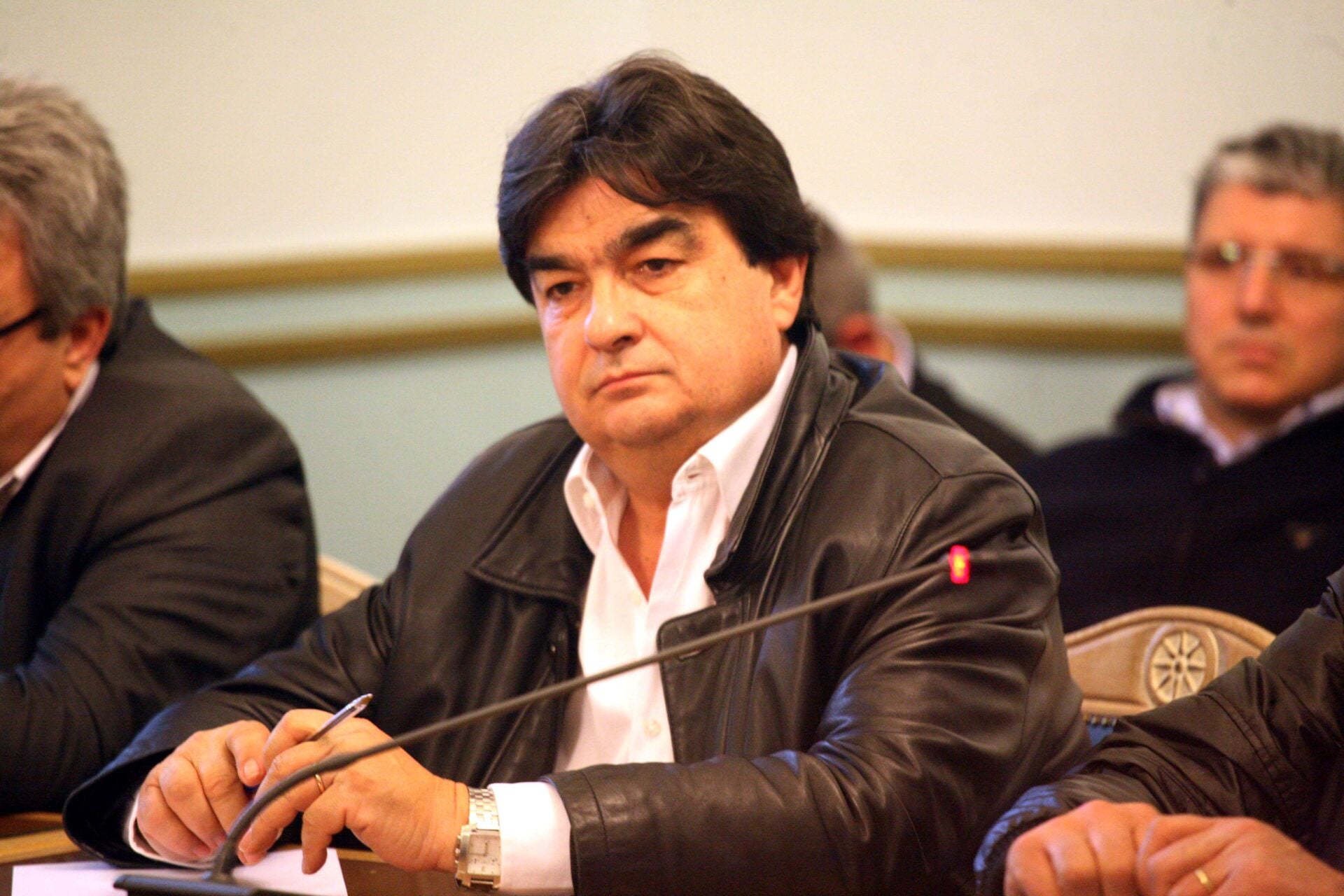 Σουρεαλισμός στο ΠΑΣΟΚ: Την έδρα του Κωνσταντινόπουλου καταλαμβάνει ο επιλαχόντας που έχει όμως επίσης διαγραφεί!