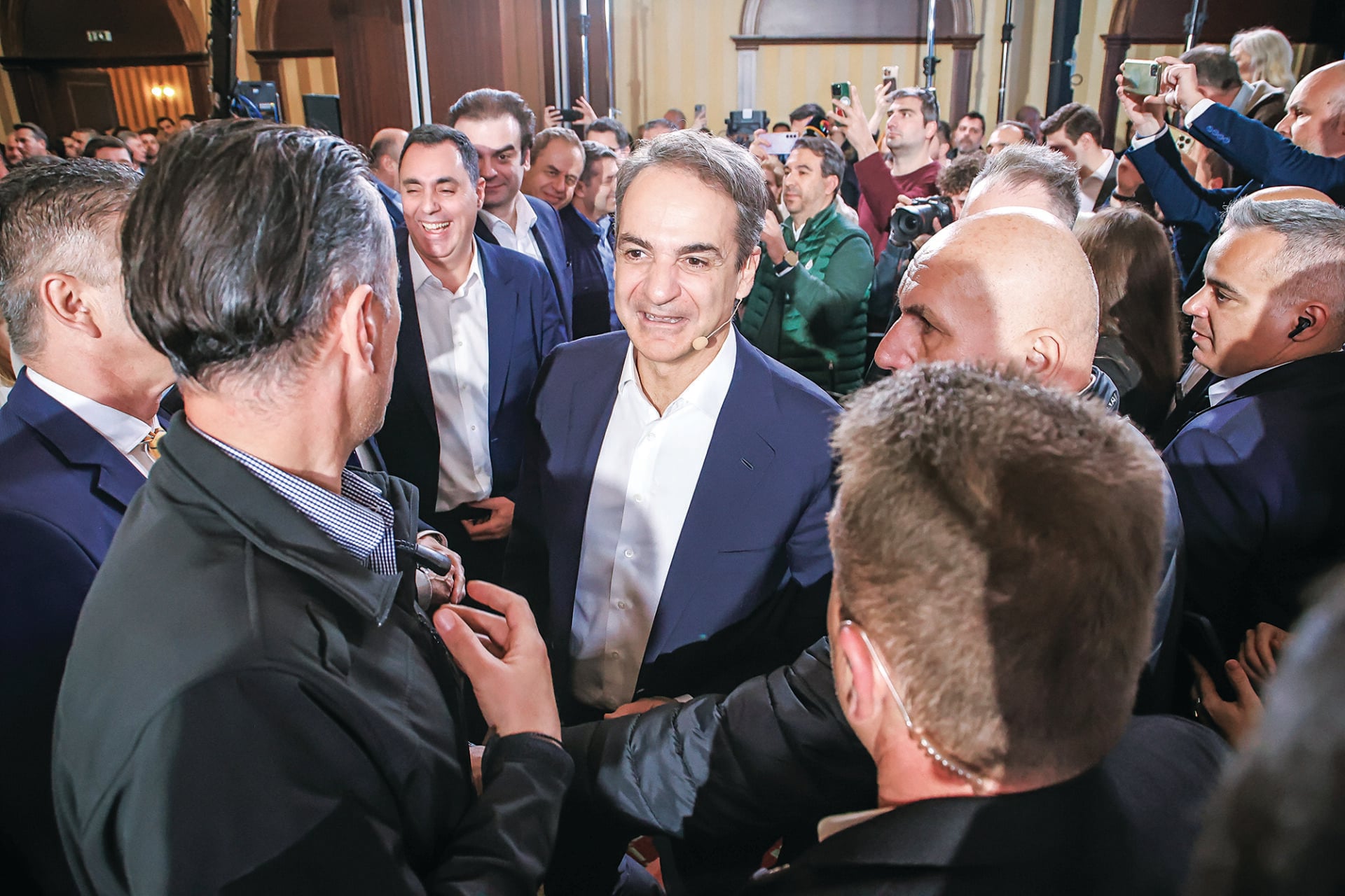 Εστησαν πανηγύρι στη Λάρισα με κλακαδόρους