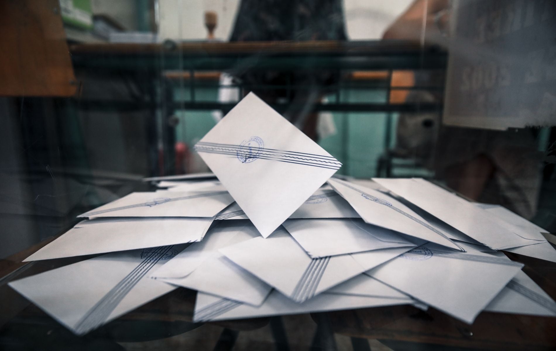 Μεγαλώνει το προβάδισμα της Νέας Δημοκρατίας έναντι του ΠΑΣΟΚ σε δύο δημοσκοπήσεις