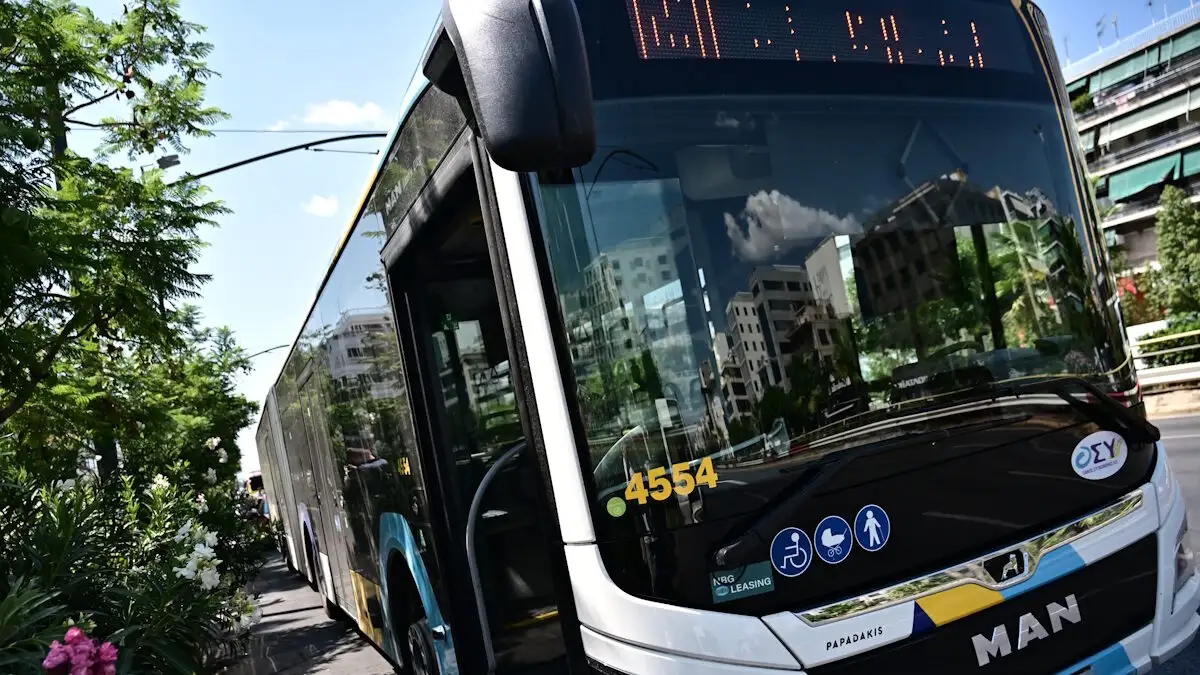 Μενίδι: Άνδρας πέθανε μέσα στο λεωφορείο της γραμμής 735