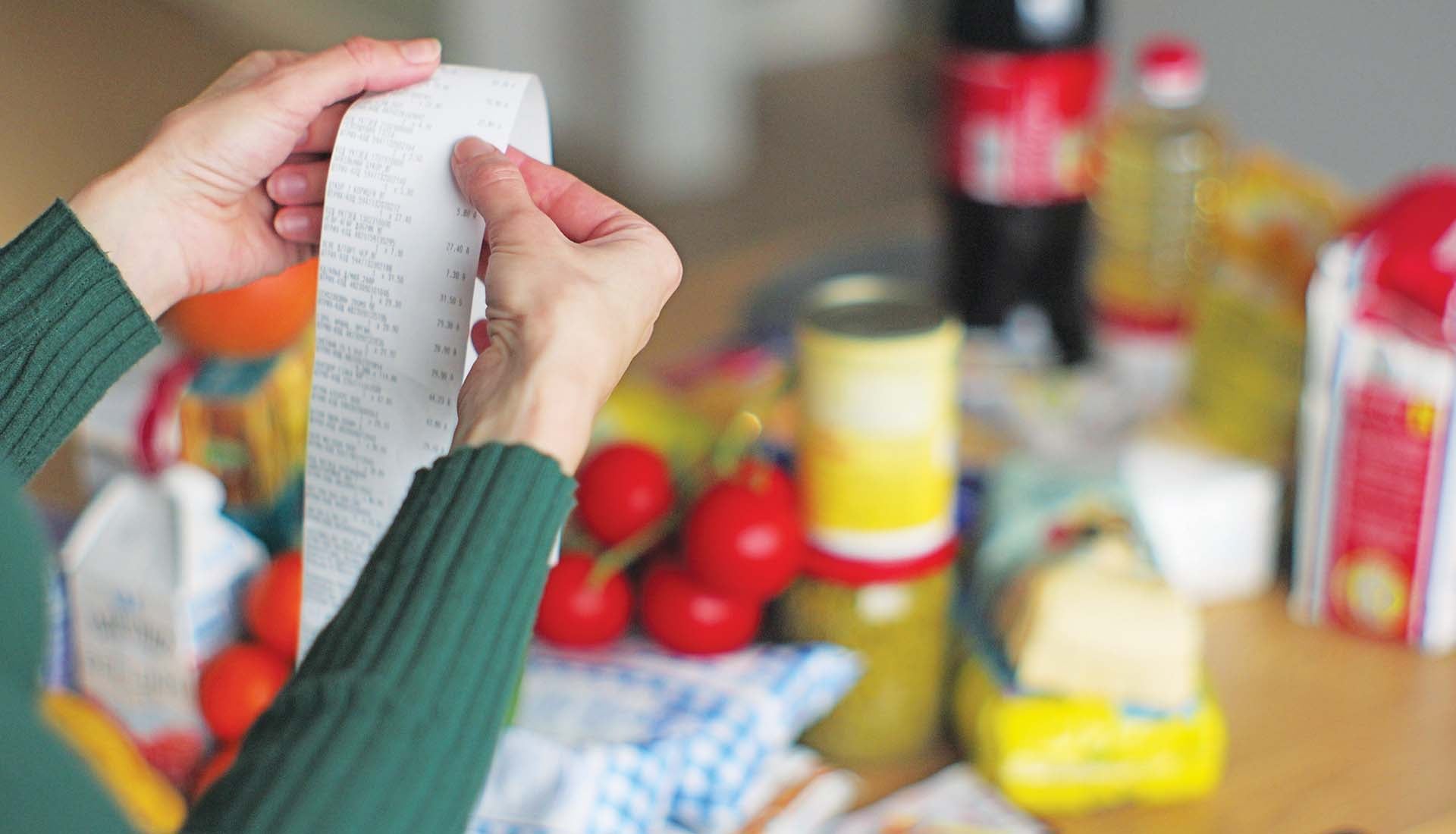 Ακρίβεια καλπάζει, μέτρα σέρνονται