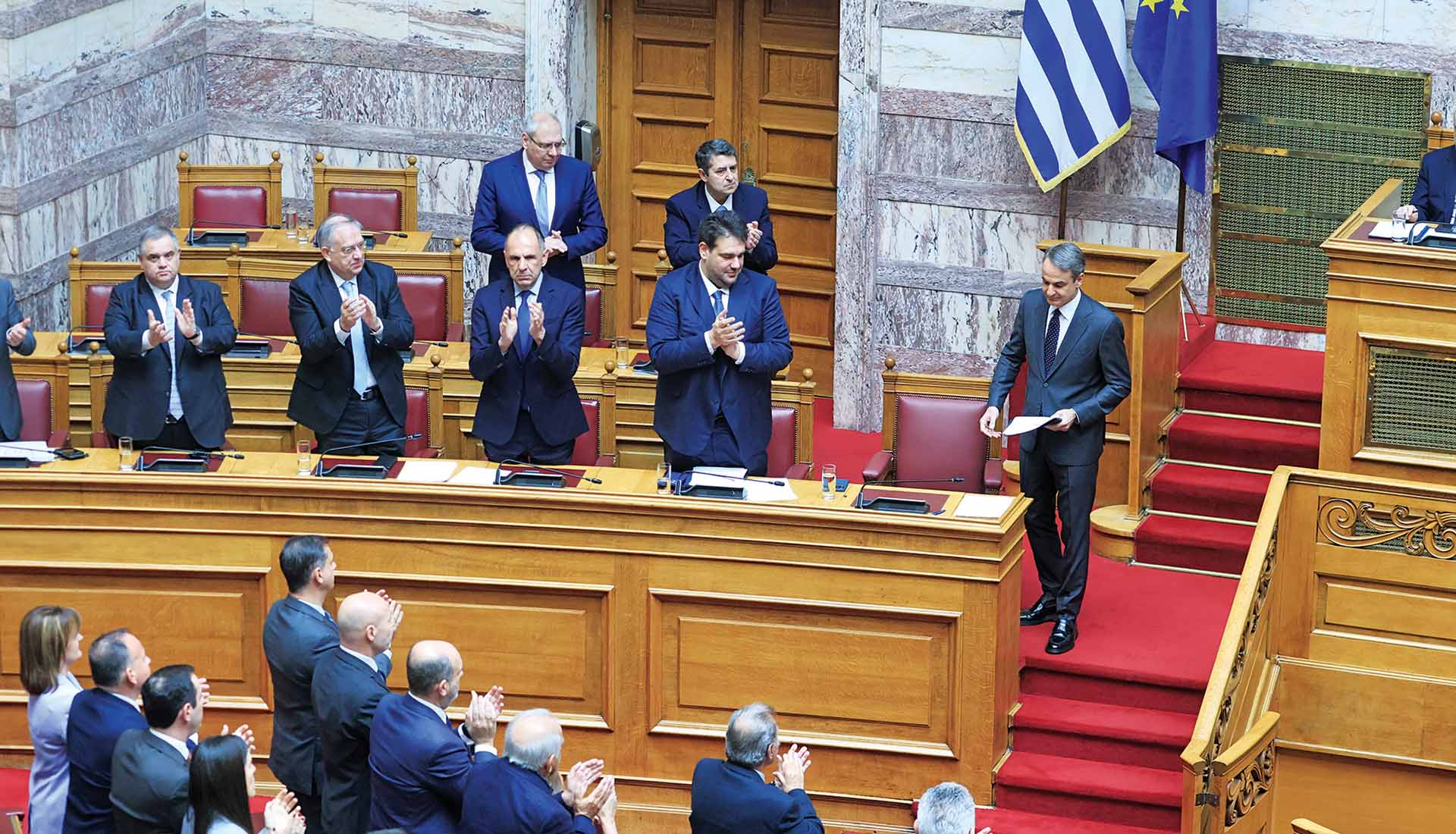 Η κυβέρνηση φόρεσε… τώρα  τον μανδύα του υπερπατριώτη