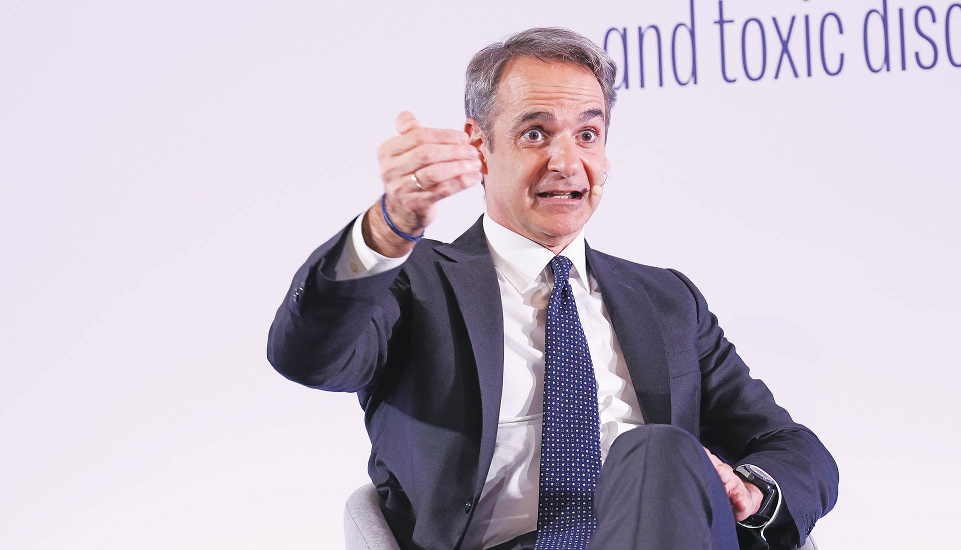 Κυριάκος Μητσοτάκης: Αλλα λέει αυτός και άλλα οι υπουργοί του