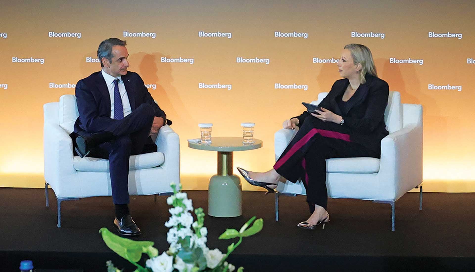 Ο Μητσοτάκης παριστάνει τον εθνοσωτήρα!