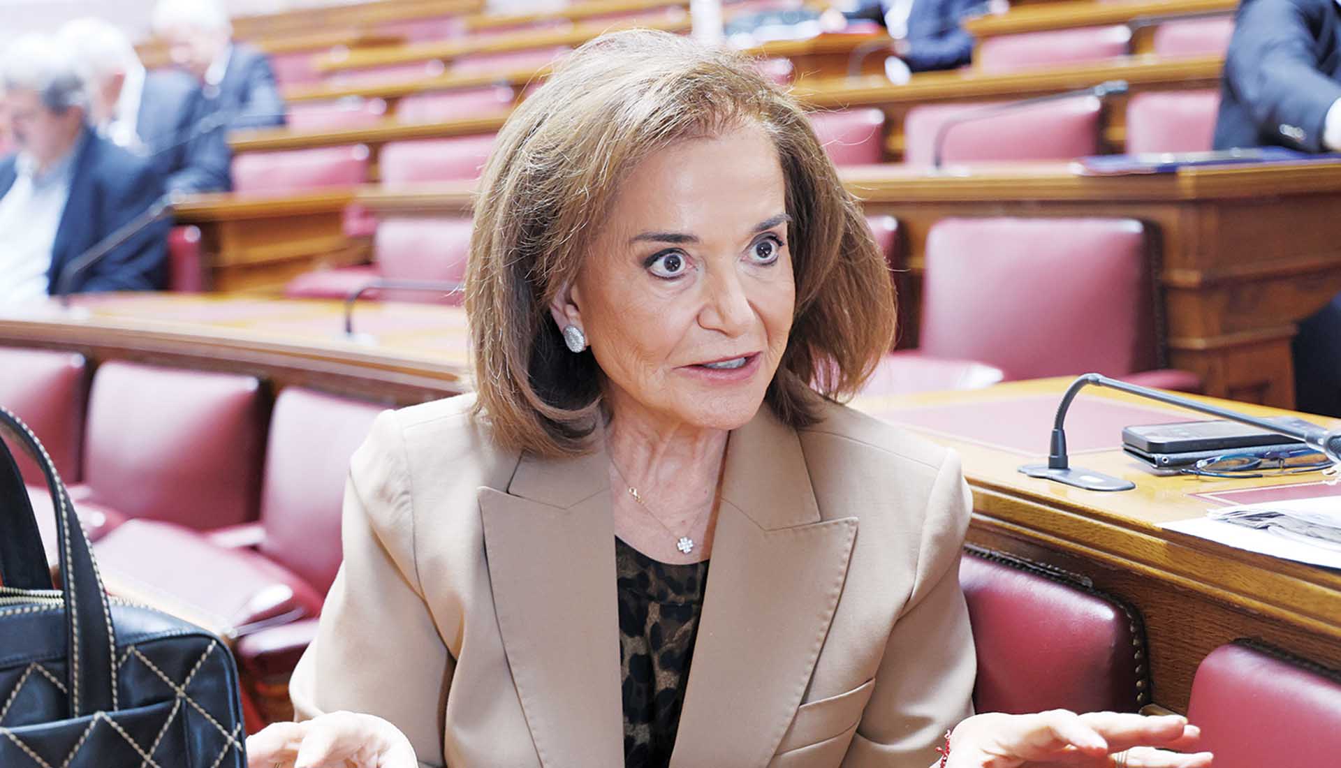 Άγνωστες ιστορίες διπλωματίας και Κυπριακού στην αυτοβιογραφία της Ντόρας Μπακογιάννη