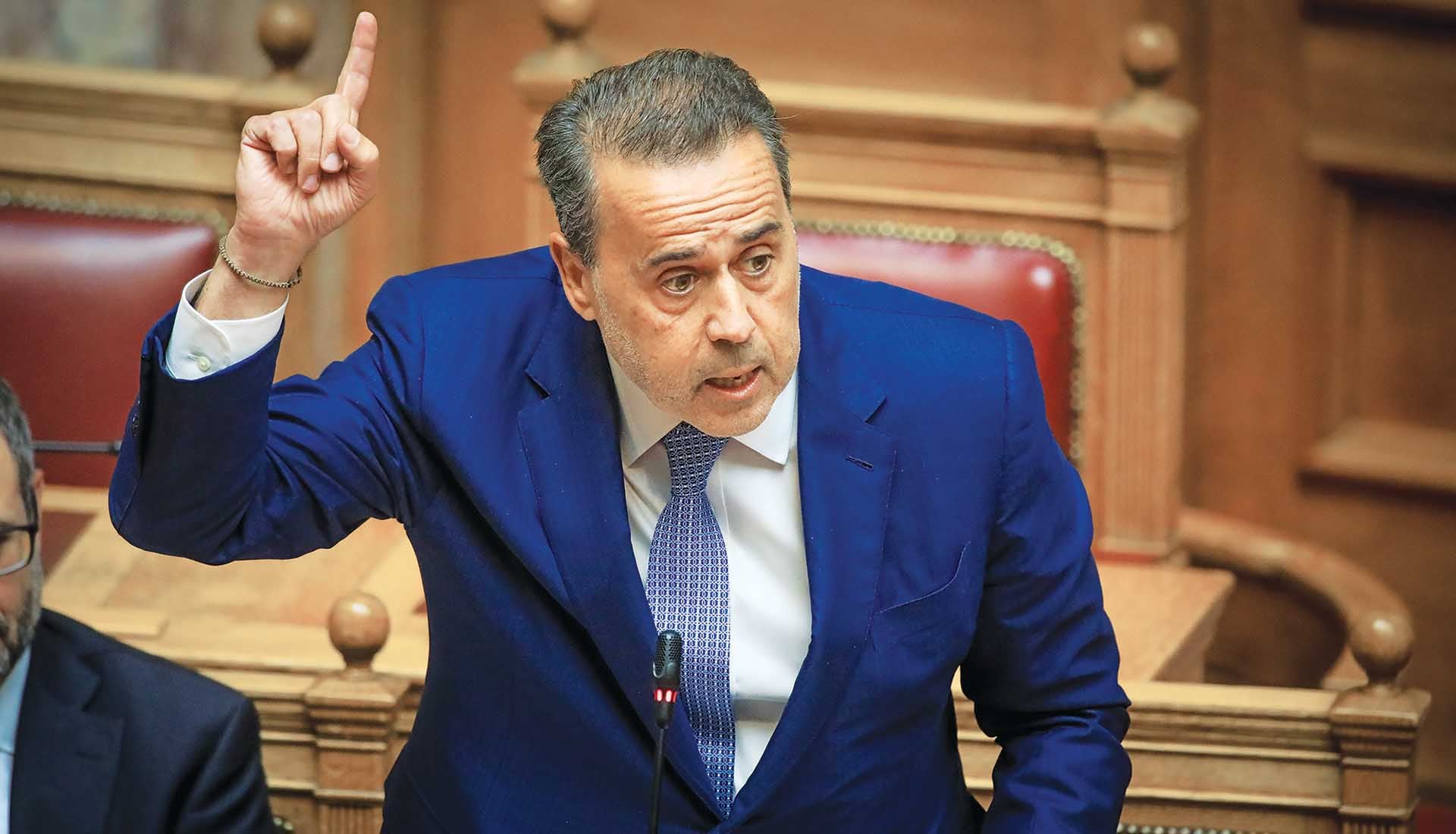 Ο Παπασταύρου αναζητά σανίδα σωτηρίας για τον Κάθετο Διάδρομο