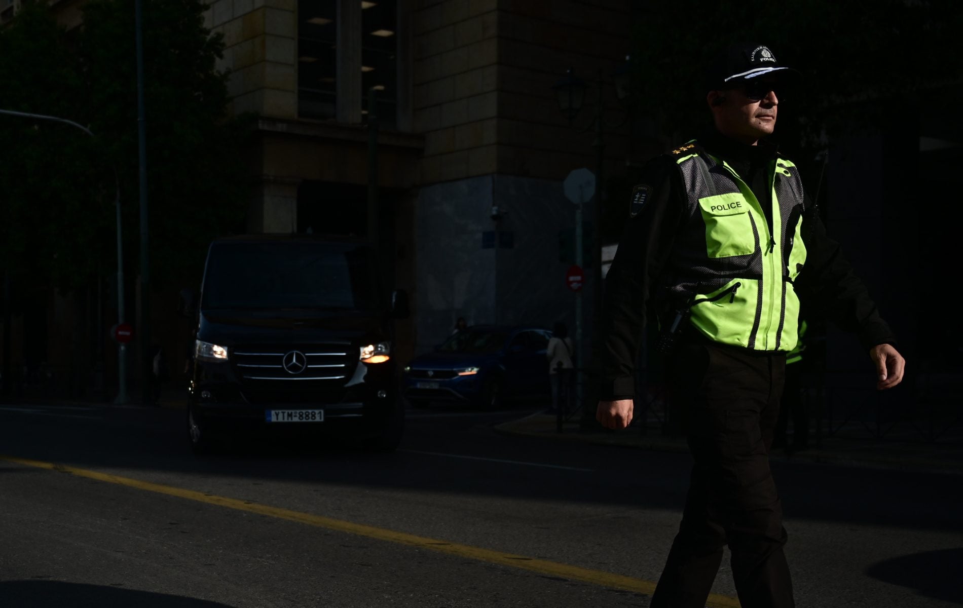 Αμπελόκηποι: Μεθυσμένη οδηγός έκανε «σμπαράλια» 14 αυτοκίνητα