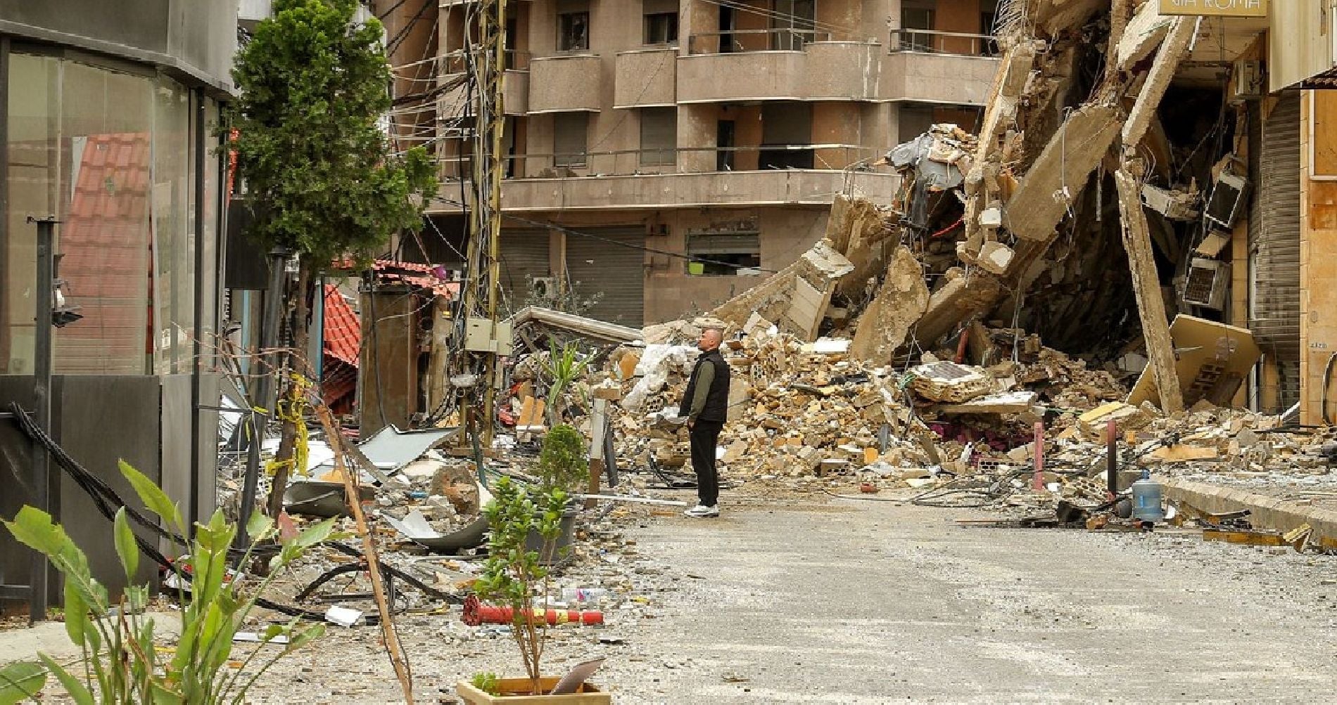 Κόλαση στη Μέση Ανατολή: Ομοβροντία πυραύλων στην Τεχεράνη, νεκρός κυανόκρανος στον Λίβανο – Το Ιράν βομβάρδισε το Κουβέιτ