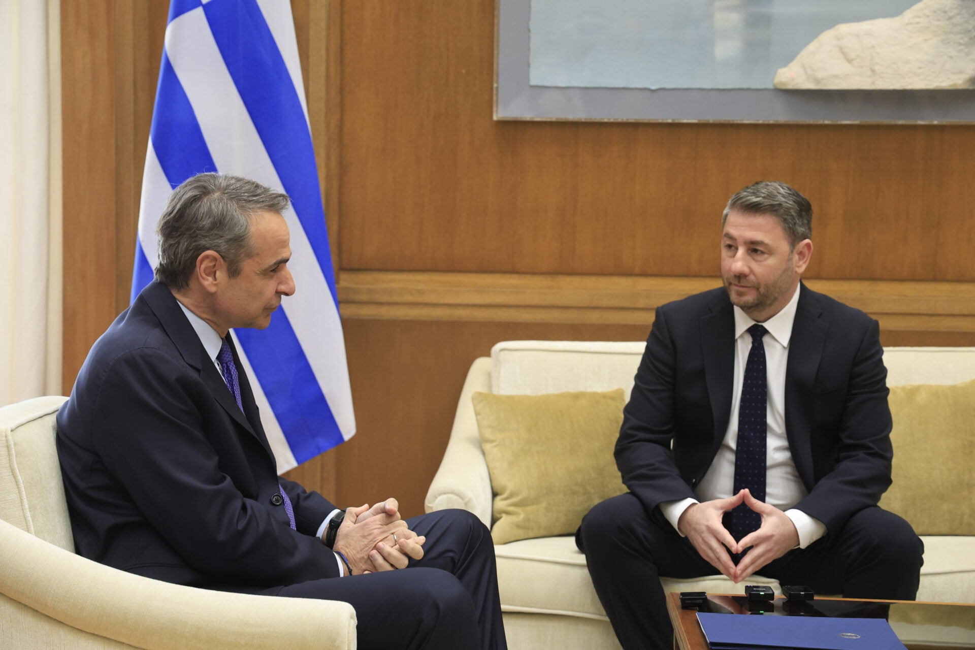 Συνάντηση Μητσοτάκη-Ανδρουλάκη για τη Μέση Ανατολή: «Προτεραιότητα ο επαναπατρισμός των χιλιάδων Ελλήνων»