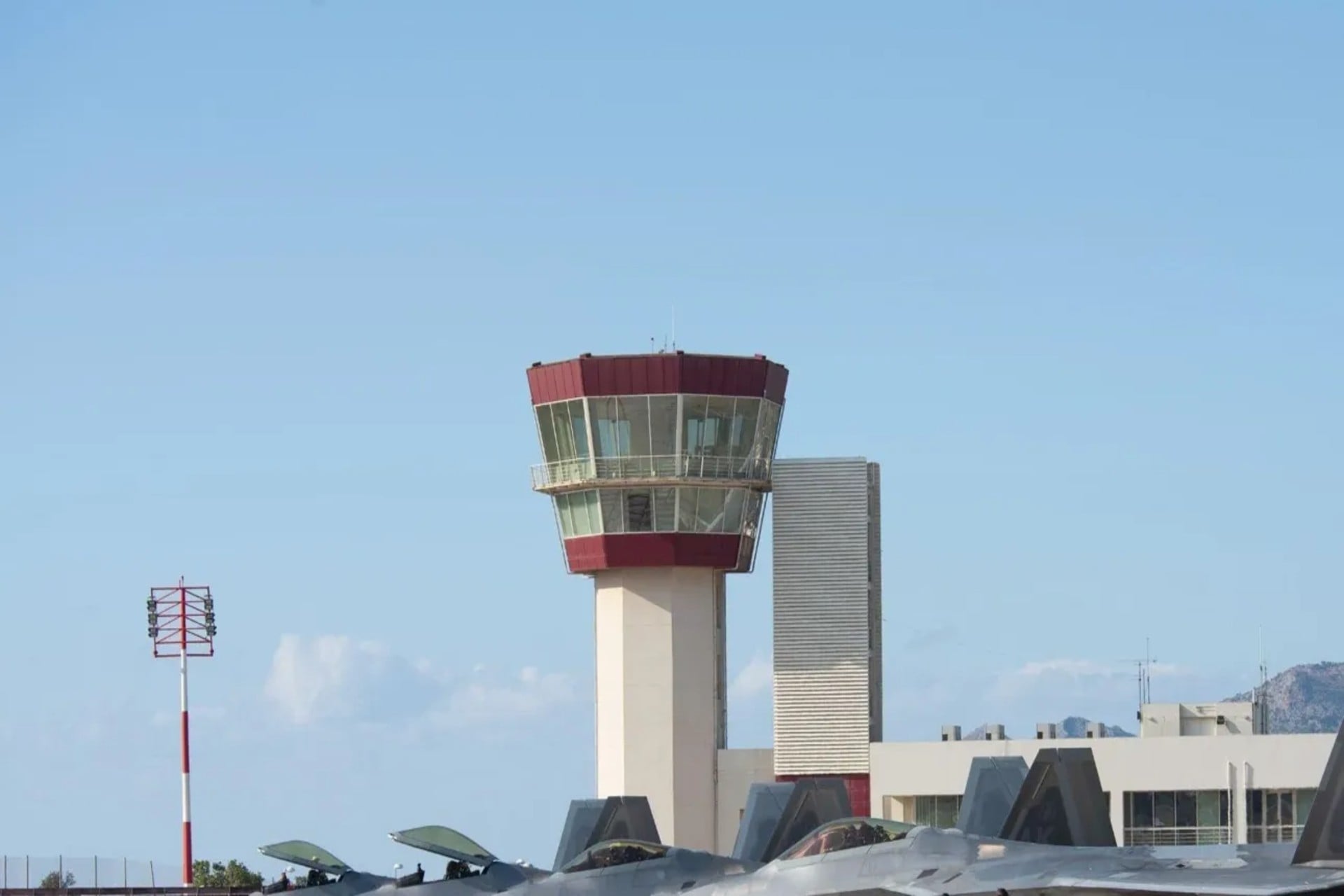 Το σχέδιο «Σκορπιός της Ερήμου» ενεργοποιείται σε βάσεις των ΗΠΑ στην Ελλάδα (βίντεο)