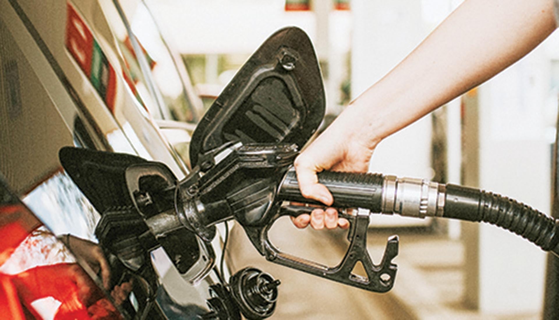 Γέλια, Νεύρα και… Καύσιμα σε Τιμή Πολέμου