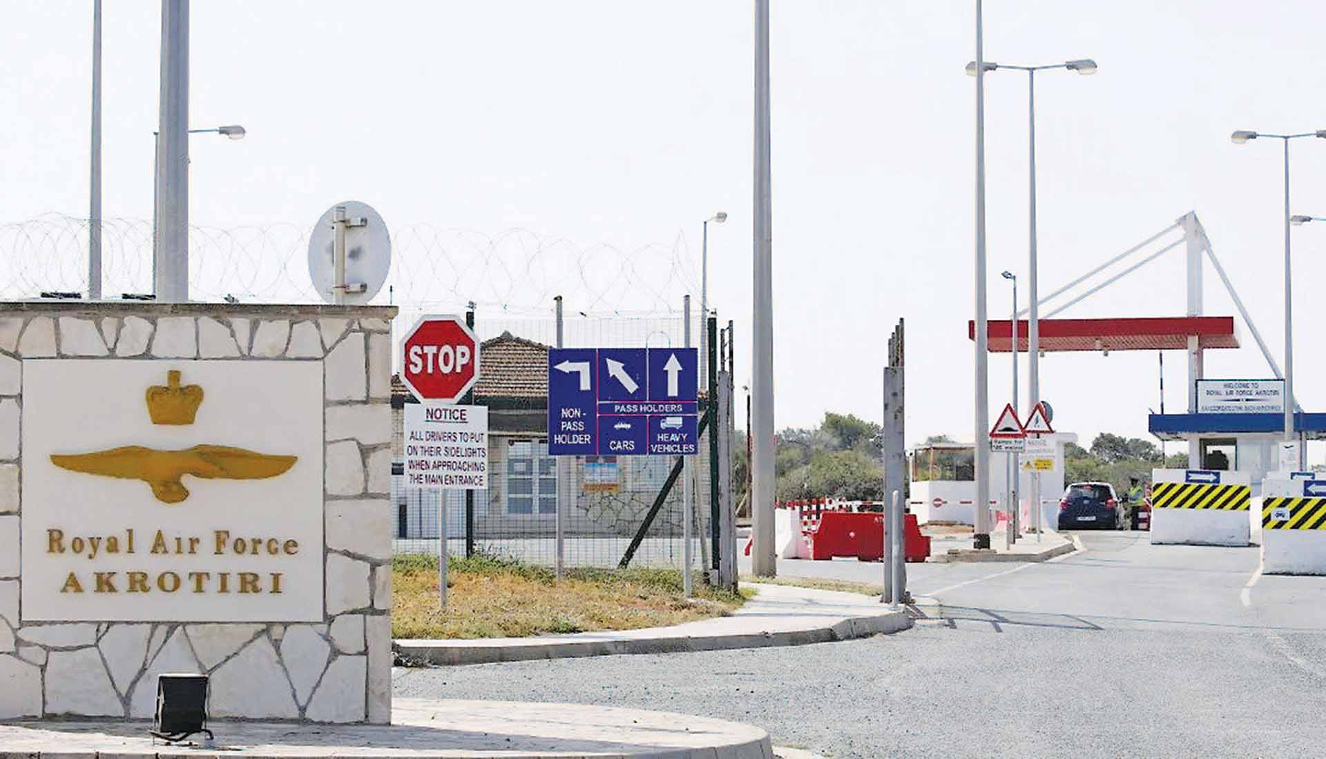 Παράνομη βρετανική κατοχή!