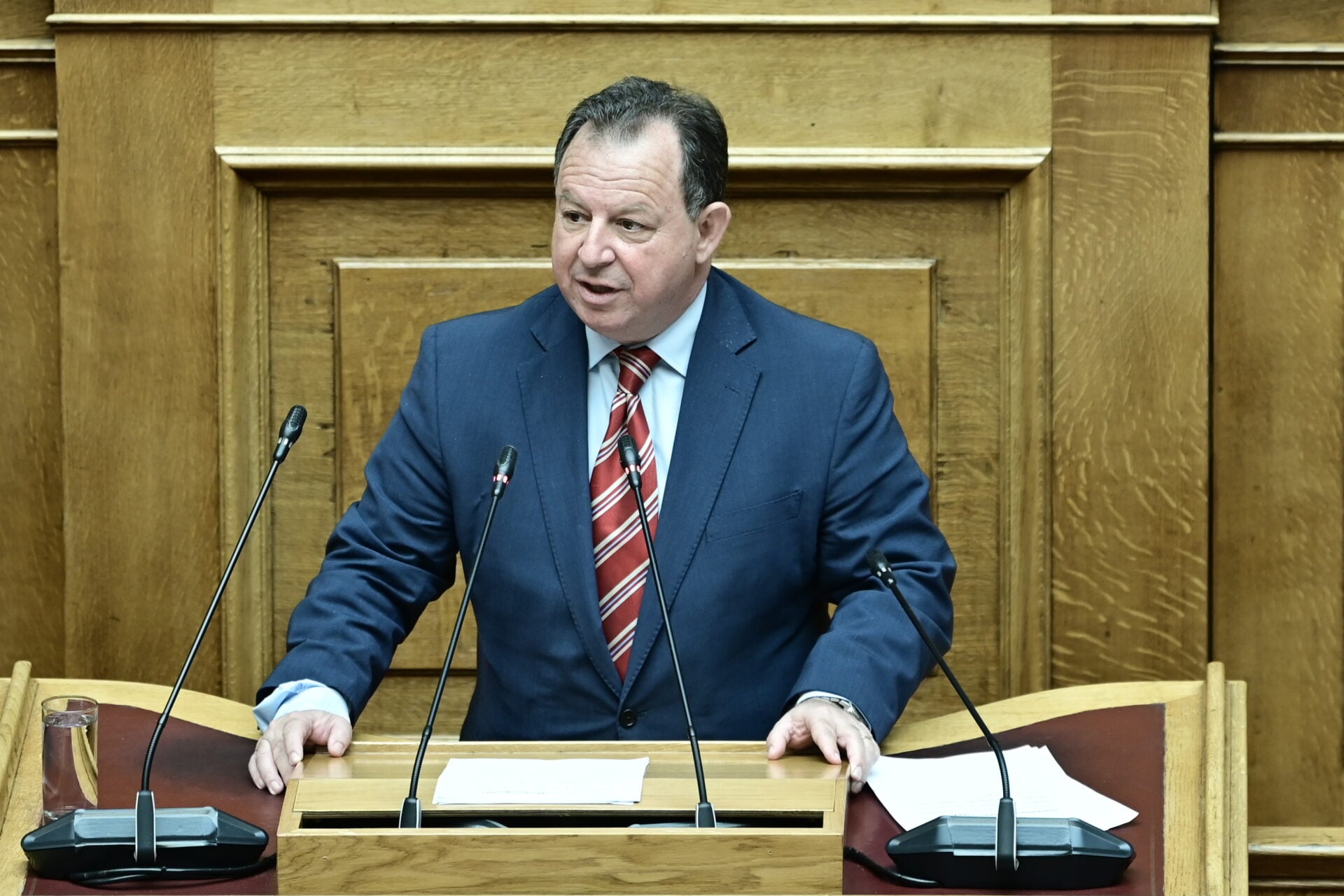 Όλοι εναντίον όλων στη ΝΔ: Νέα κόντρα στη Βουλή μεταξύ Ταχιάου-Γιόγιακα με αφορμή έργα στη Θεσπρωτία