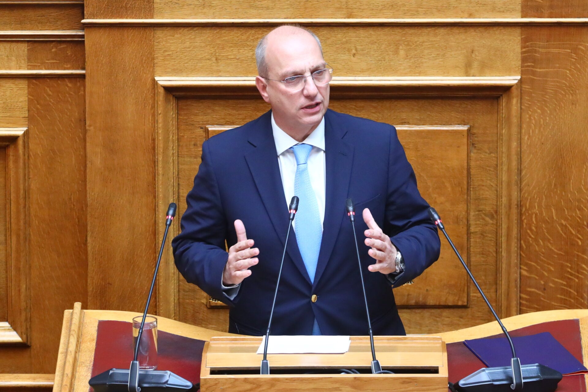 Όλοι εναντίον όλων στην ΝΔ με εσωκομματικό εμφύλιο και αιχμηρές δηλώσεις Οικονόμου για Σκέρτσο: «Δεν έχει επαρκή επαφή με την πραγματικότητα»