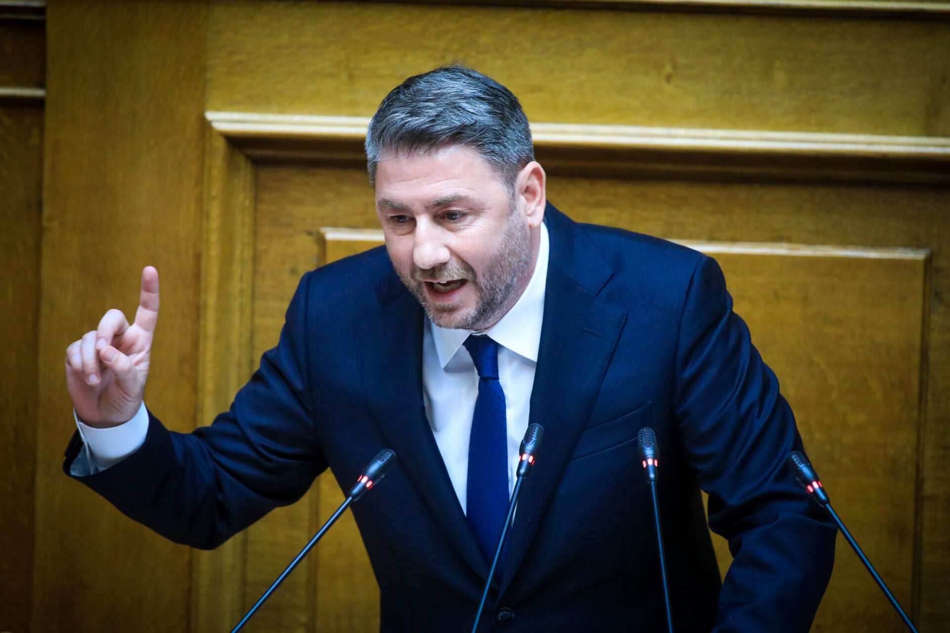 Μετωπική επίθεση Ανδρουλάκη σε Μητσοτάκη: Με τη δική σας πλάτη έχουν κατακλέψει τον λαό – Σταματήστε να μιλάτε σαν θαμώνας καφενείου»