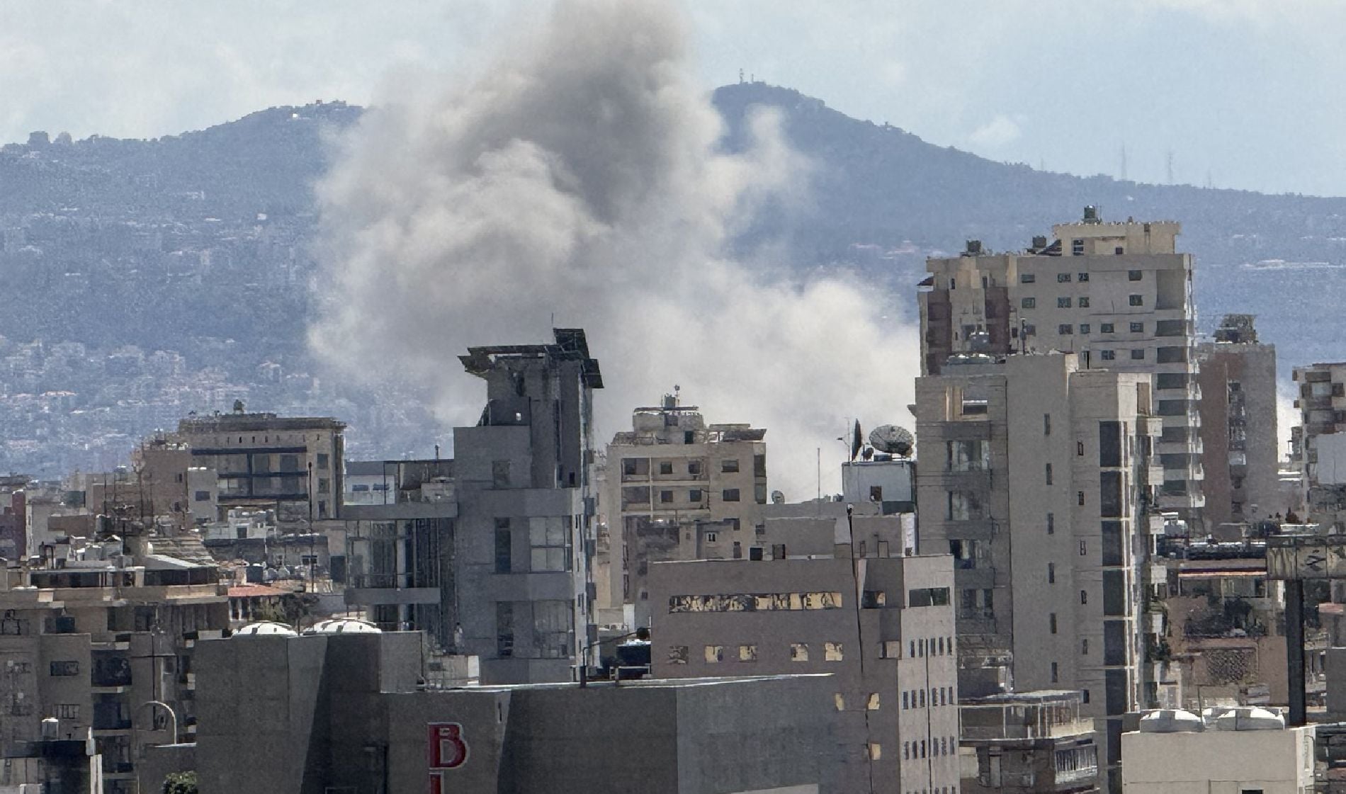 Φλέγεται η Μέση Ανατολή: Νέο κύμα πυραύλων σε Ιράν και Ισραήλ – Πλήγματα σε χώρες του Κόλπου, νεκροί και τραυματίες