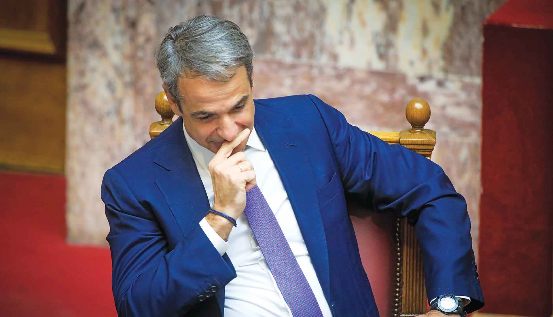 Ξηλώνουν  το… χρυσό  πουλόβερ του Μητσοτάκη!