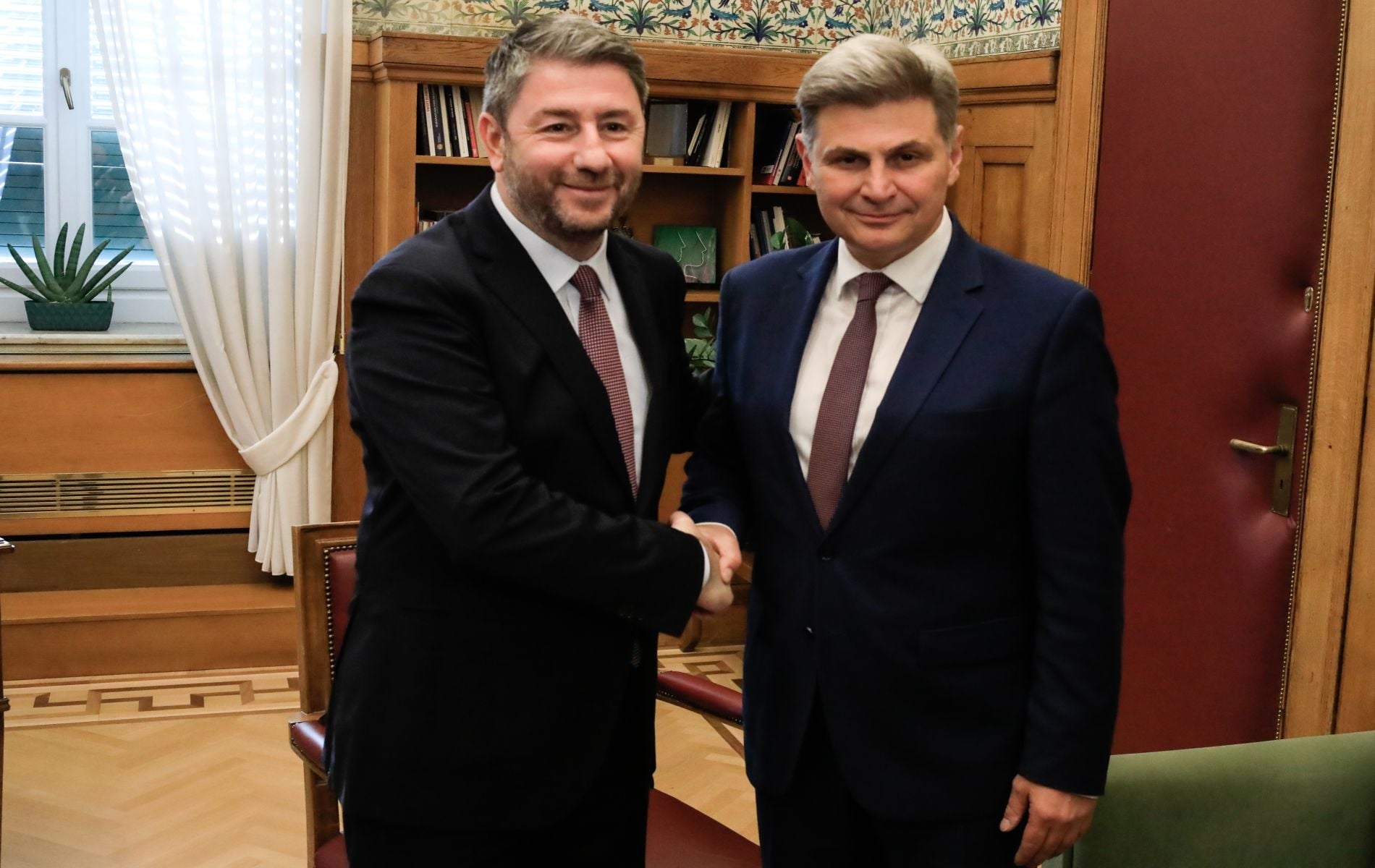 Και επίσημα στο ΠΑΣΟΚ ο Φαραντούρης – Συναντήθηκε με Ανδρουλάκη
