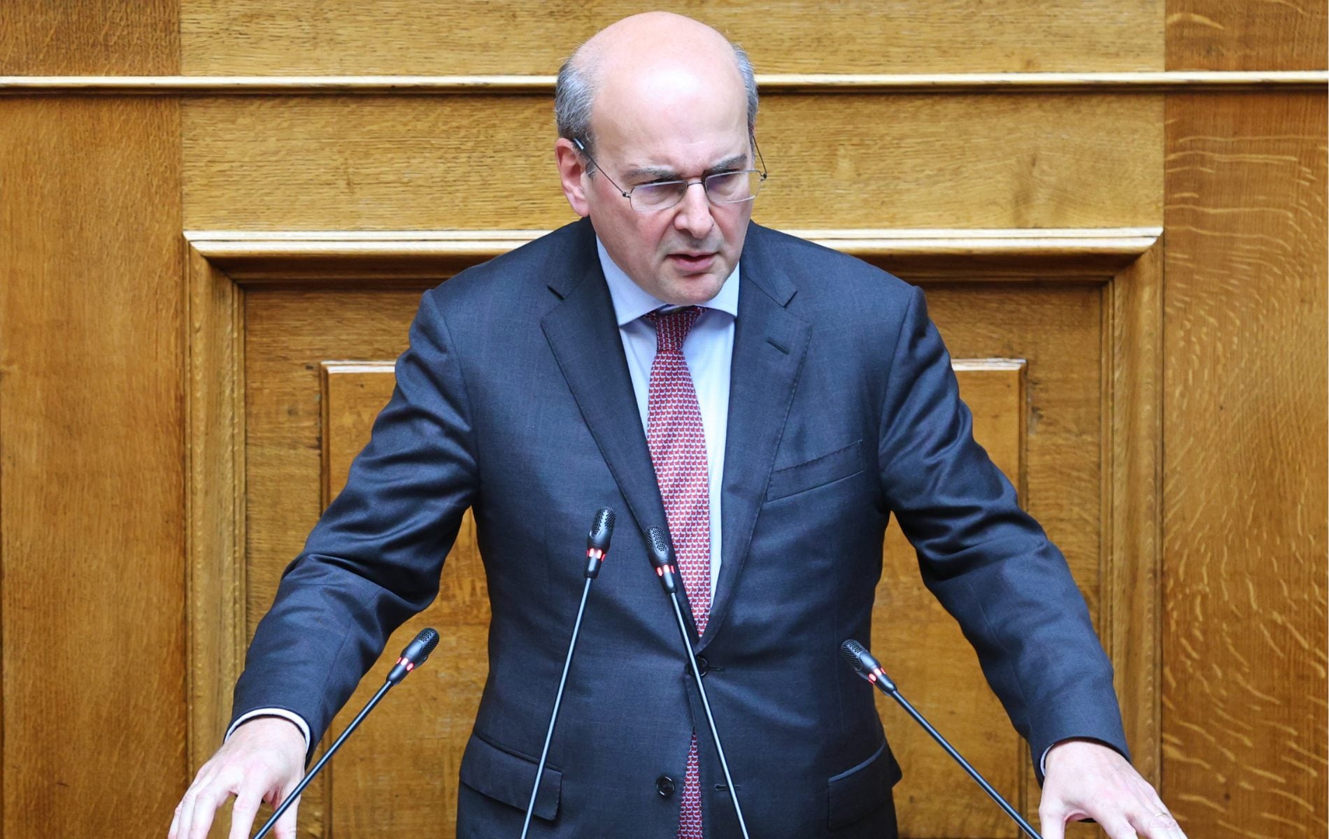 Ο Χατζηδάκης δίνει εκλογές το 2027 και Fuel Pass για να κρύψει τη φτώχεια (βίντεο)