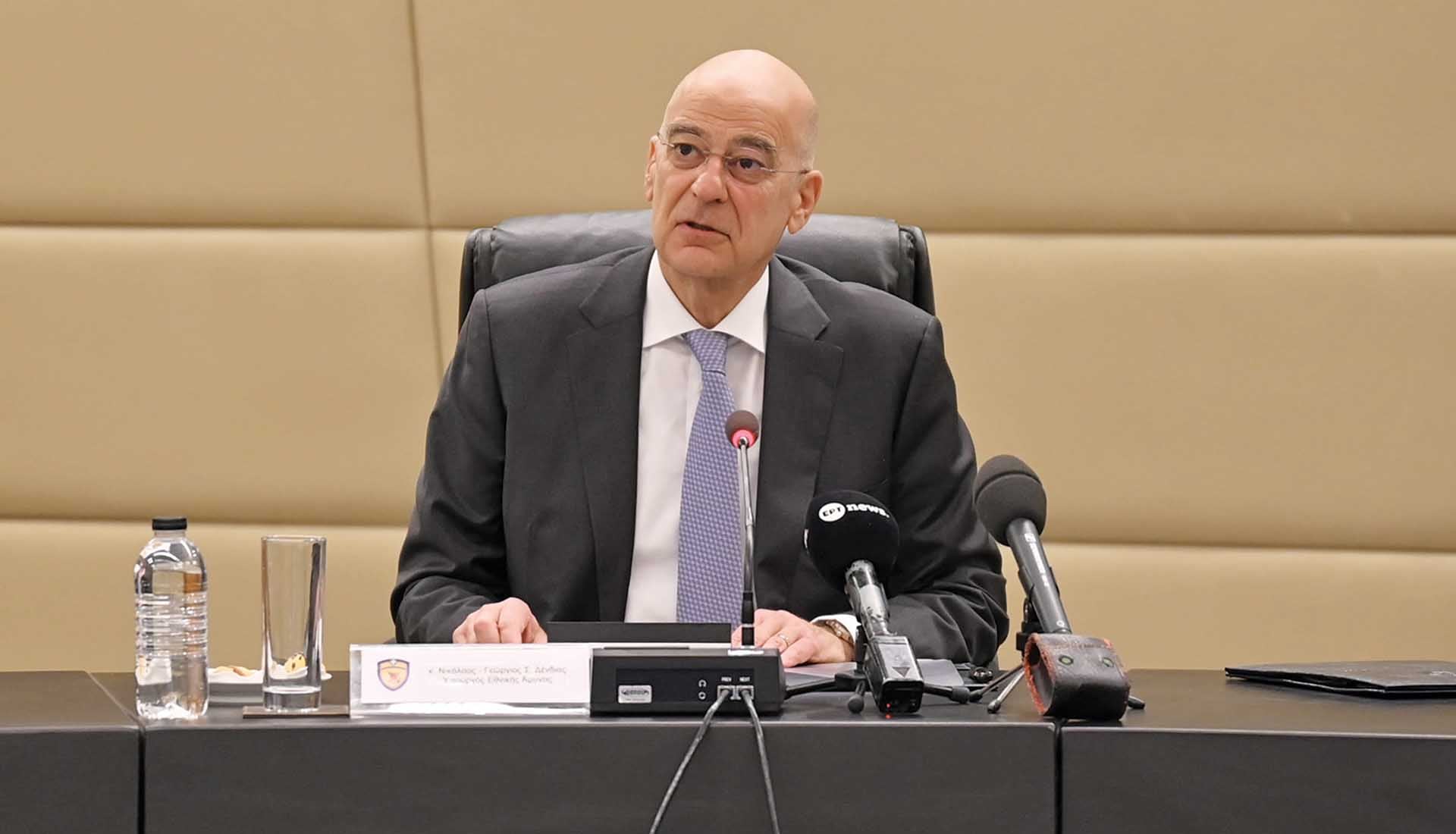 Η Ελλάδα των «ανεβασμένων μισθών» και των άδειων πορτοφολιών