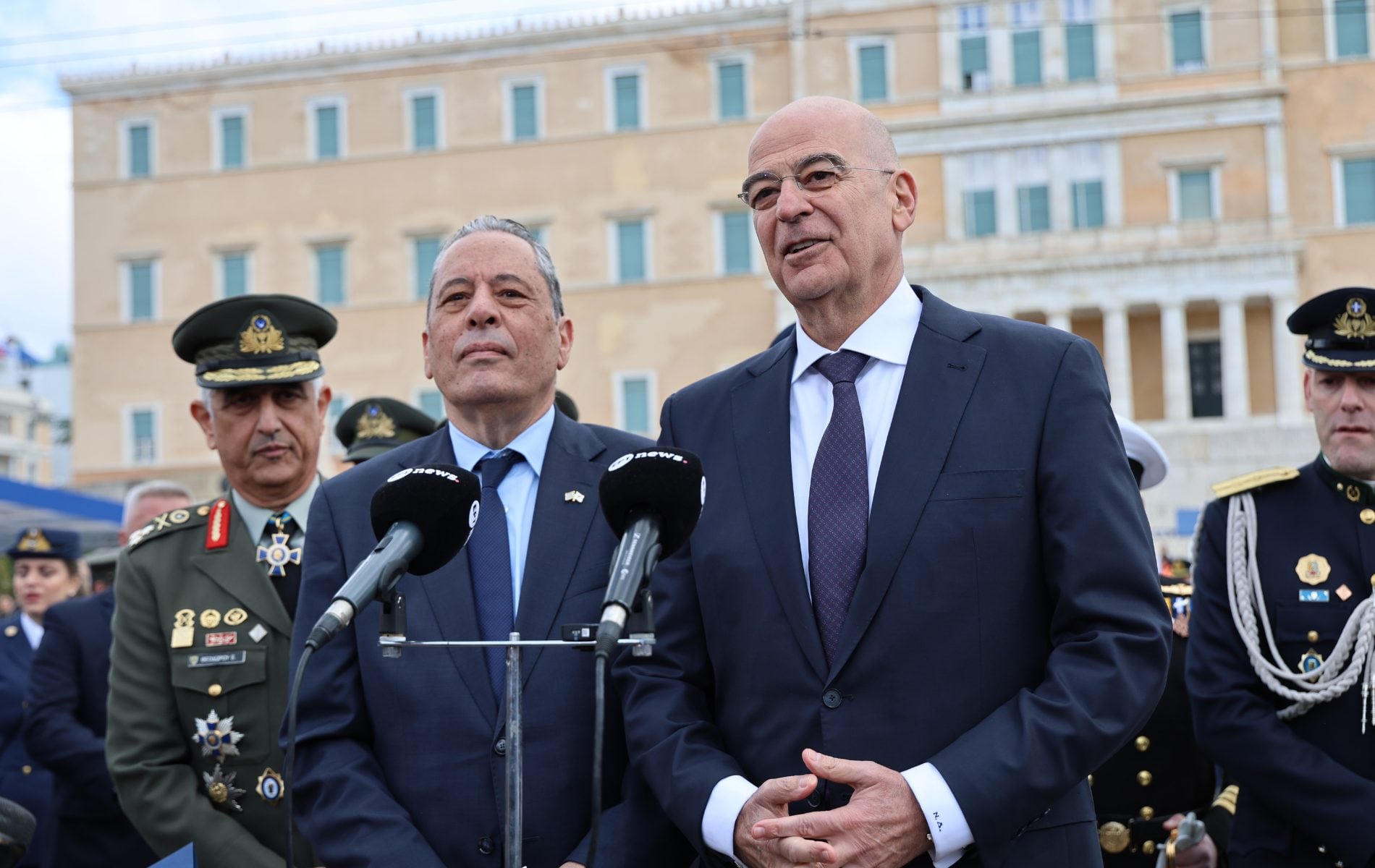 Δένδιας: Η Ελλάδα διεκδικεί τις γερμανικές αποζημιώσεις