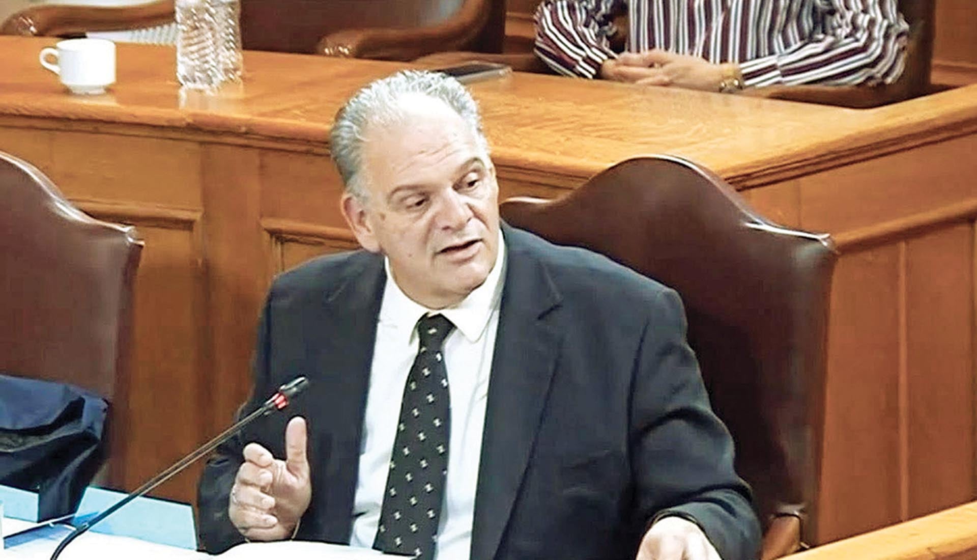 Από το Άγιο Φως στα fuel pass και τους… 40 κλέφτες