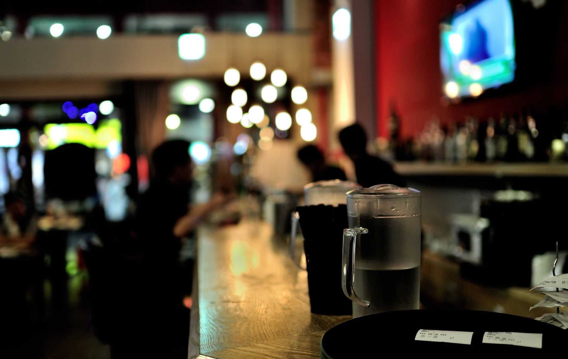 Αίγιο: Ομάδα 30 ατόμων ξυλοκόπησε νεαρούς σε μπαρ με ρόπαλα