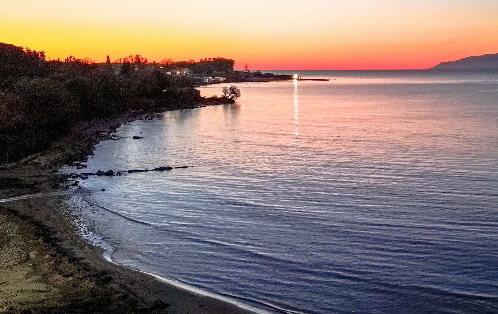 «Μπλόκο» στις ξαπλώστρες: 251 παραλίες γίνονται απρόσιτες για εκμετάλλευση το 2026
