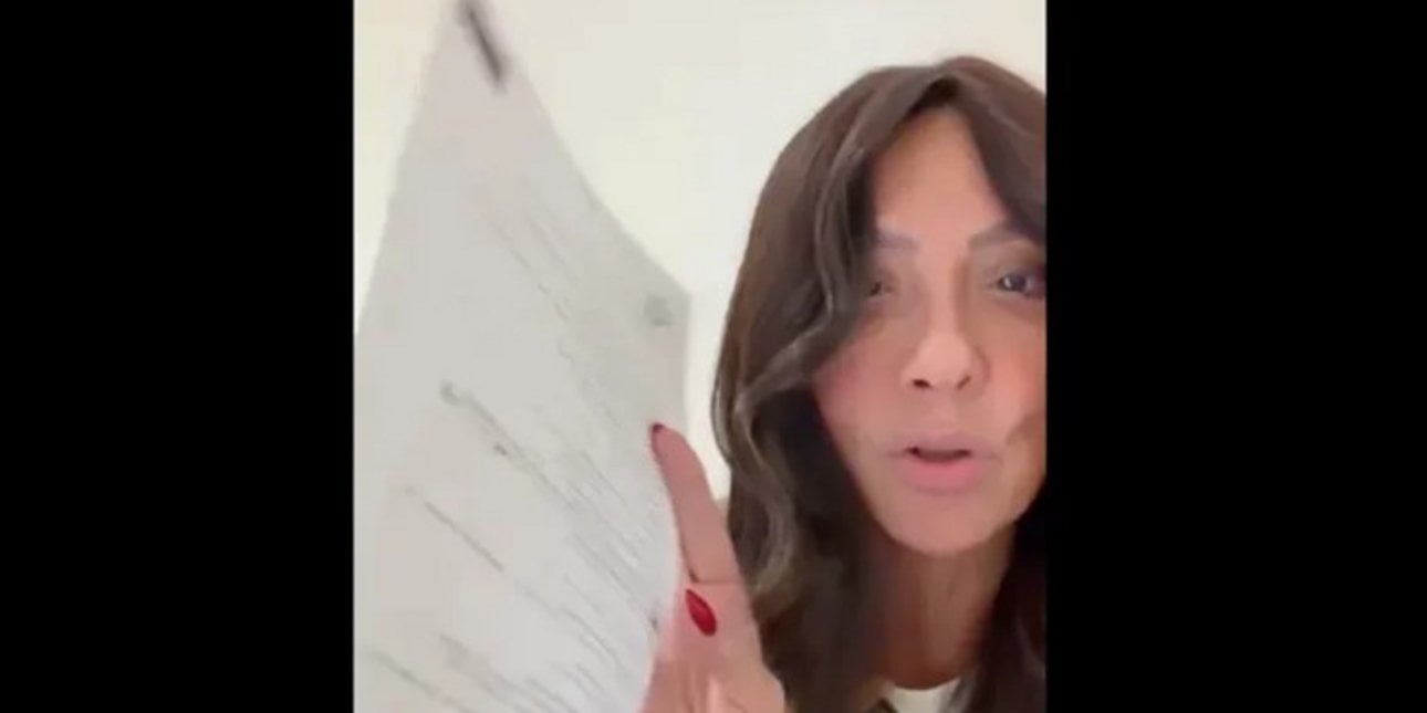 Απαγόρευση εισόδου στην Ελλάδα σε Τουρκοκύπρια τραγουδίστρια που είχε τραγουδήσει στην Κομοτηνή εμβατήριο για την καταστροφή της Σμύρνης