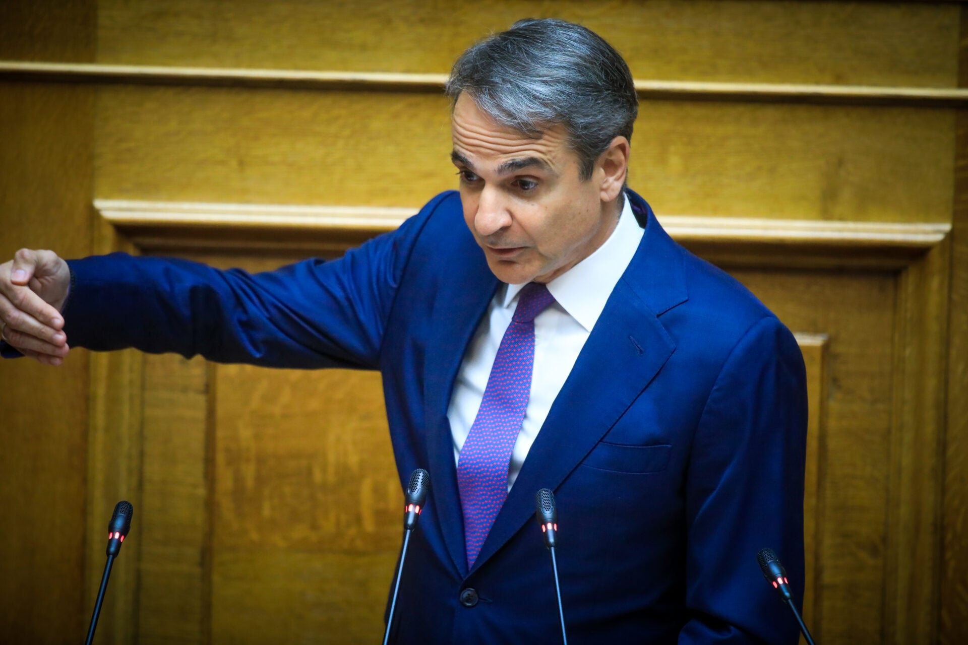 Χυδαιότητες Μητσοτάκη από το βήμα της Βουλής στη συζήτηση για το Κράτος Δικαίου