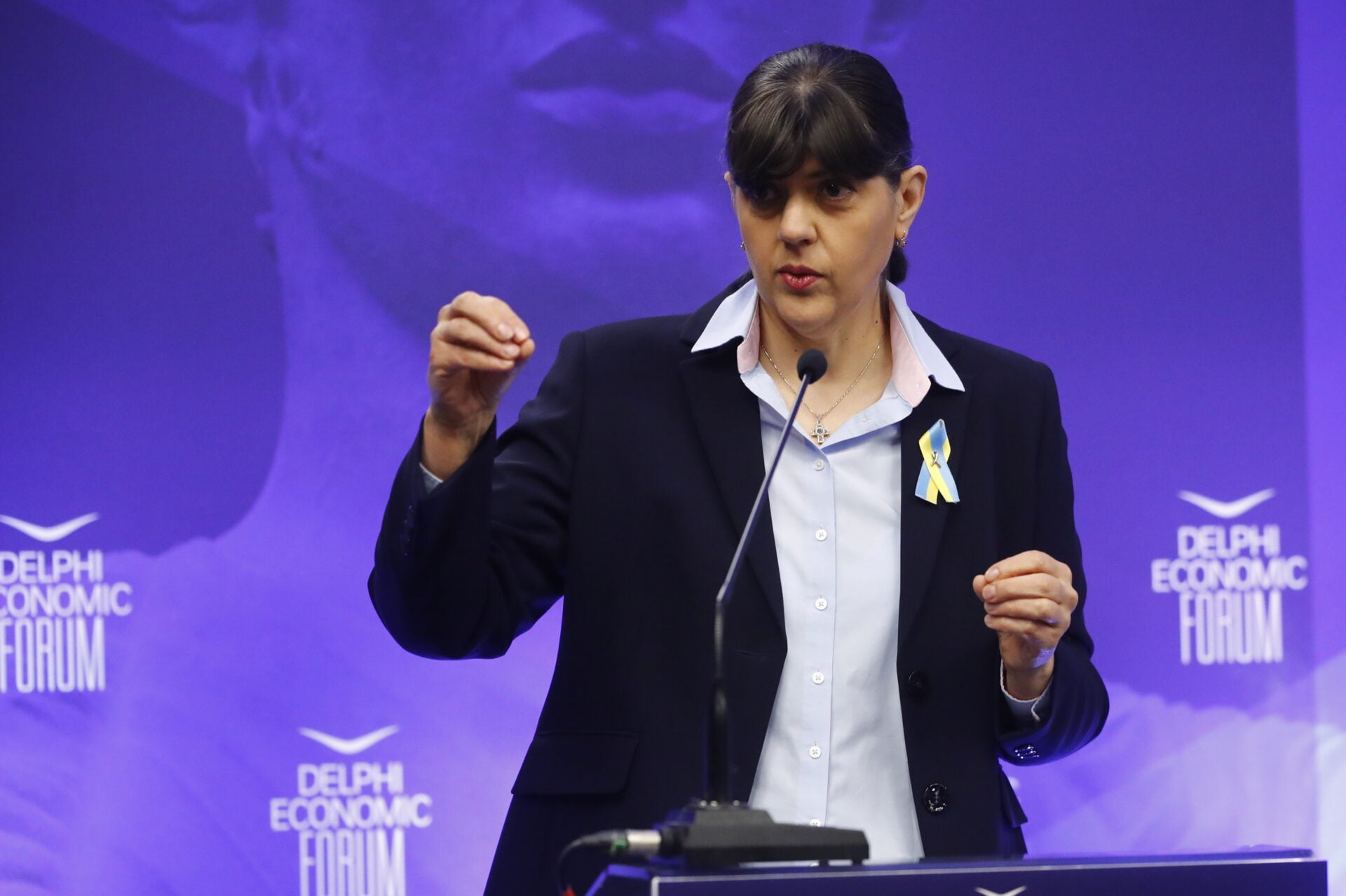 Λάουρα Κοβέσι: Η γενική αποδόμηση της κυβέρνησης Μητσοτάκη