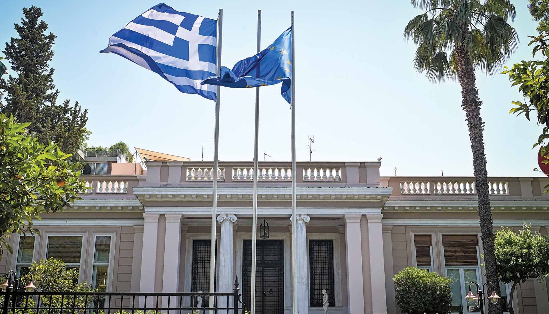 Σε διαρκή πολιτική «τρικυμία» το Μαξίμου: Οι παλινωδίες Μαρινάκη και η έκθεση Μητσοτάκη στην υπόθεση Λαζαρίδη