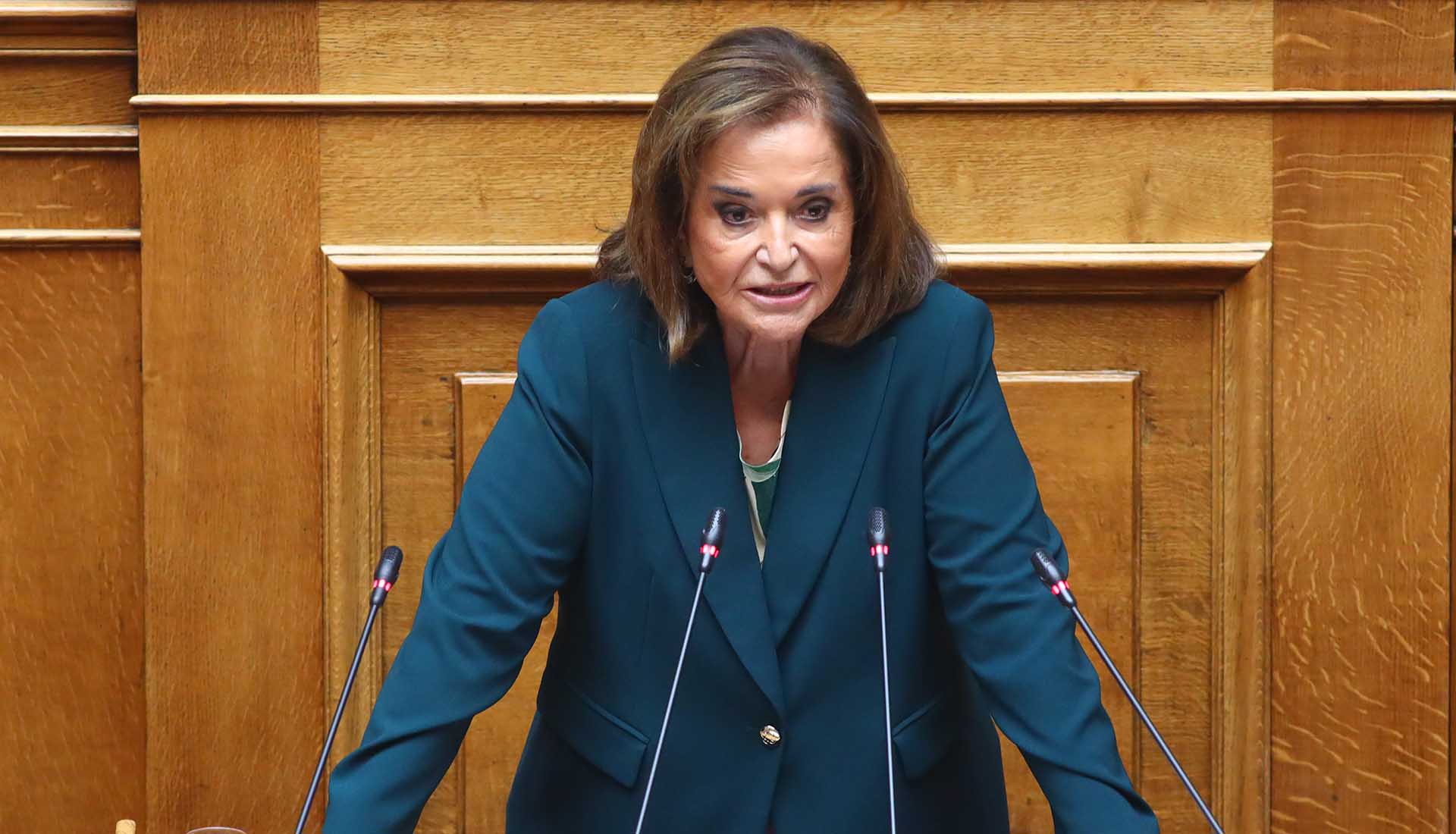 Ντόρα Μπακογιάννη: Αρχηγική παρέμβαση στον φοβικό Κυριάκο