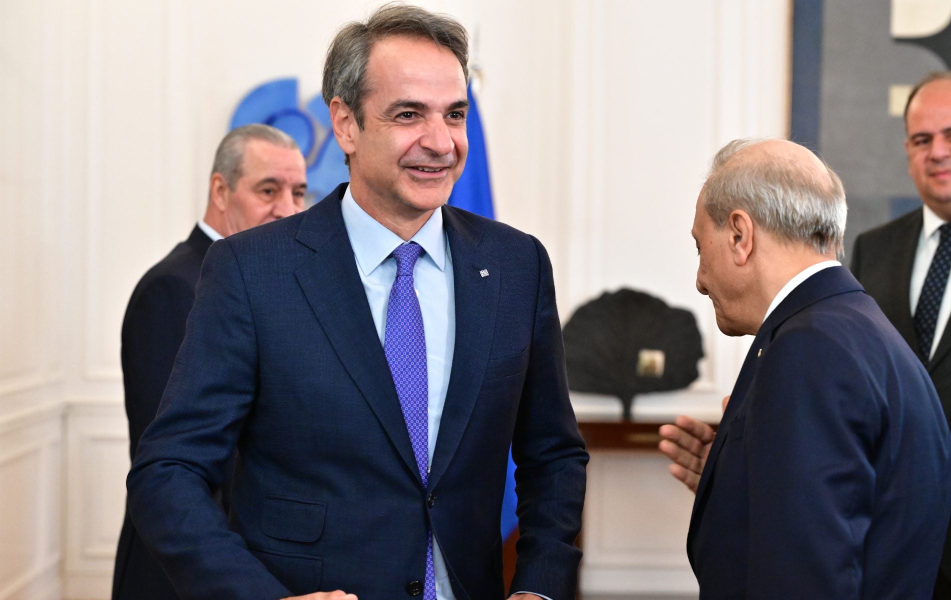 Ο Μητσοτάκης συνεχίζει τις χυδαιότητες και εργαλειοποιεί Μυλωνάκη, βαπτίζει τοξική την αντίθετη άποψη και δεν μπορεί να μαζέψει την κοινοβουλευτική του ομάδα