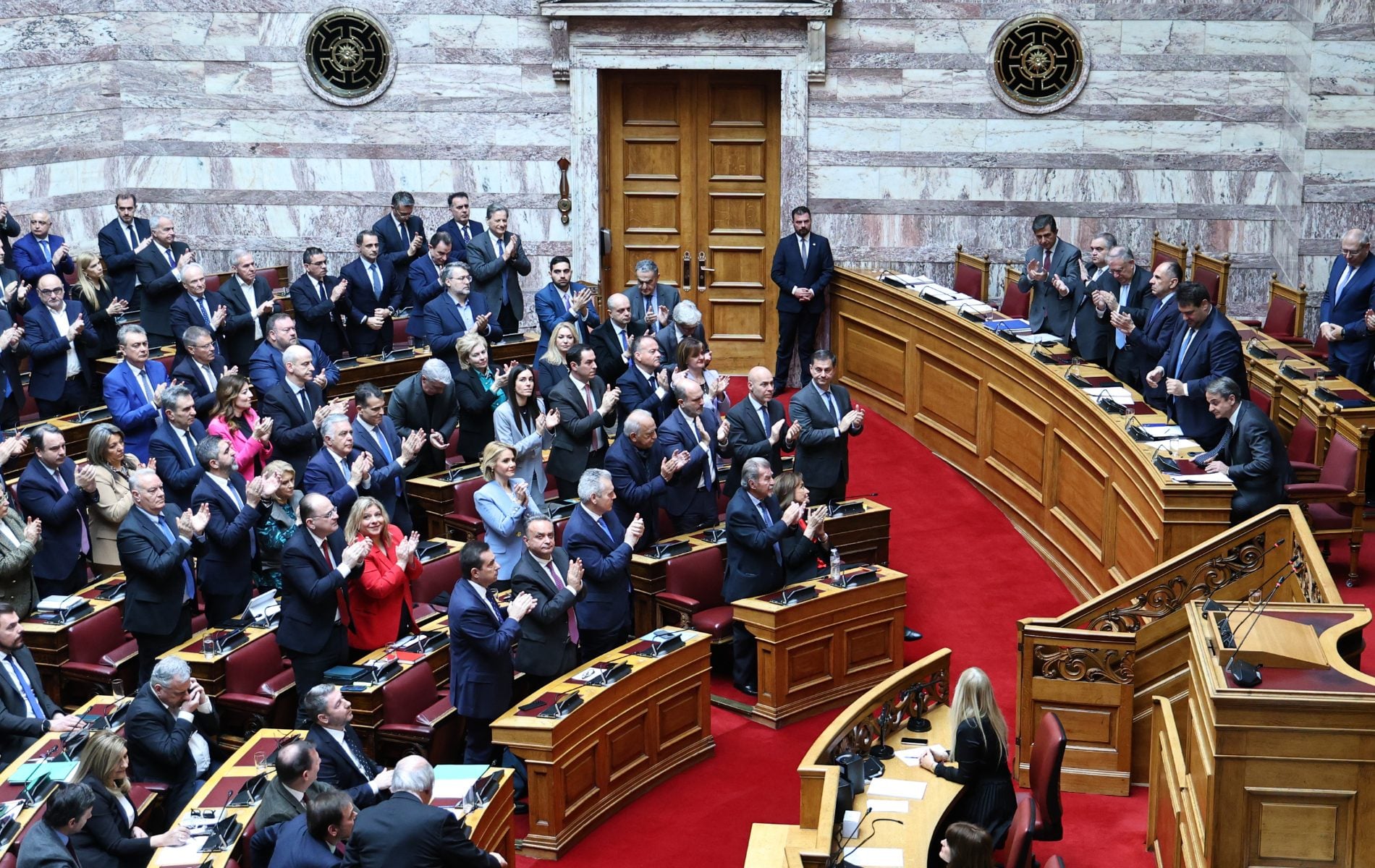 Νέα Δημοκρατία: Το παρακράτος, το ρουσφέτι και η  μίζα ως …καθήκον