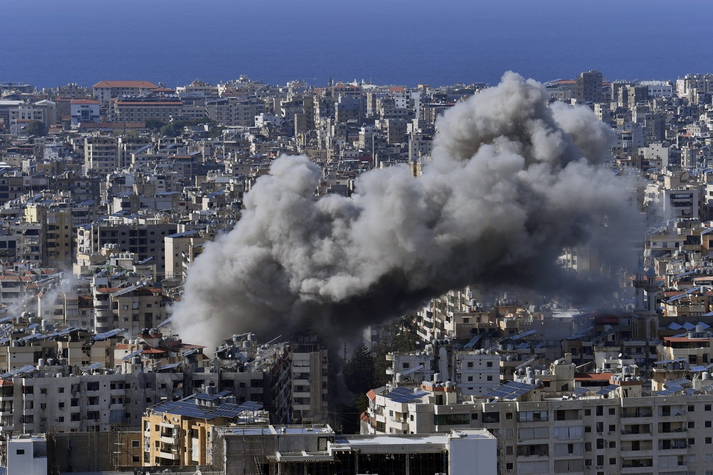 Κλιμάκωση χωρίς φρένο στη Μ. Ανατολή: Τελεσίγραφο Τραμπ και ισχυρές εκρήξεις στην Τεχεράνη – Θρίλερ με τον Χαμενεΐ κι αναφορές για κώμα