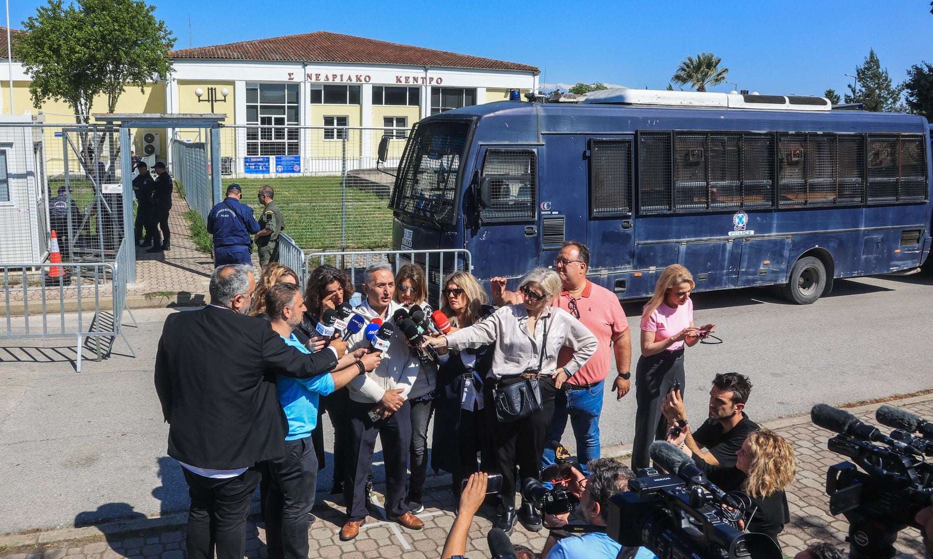 Δίκη Τεμπών: Παράσταση του Δημοσίου για τέσσερις κατηγορούμενους μόνο για το «ανθρώπινο λάθος»