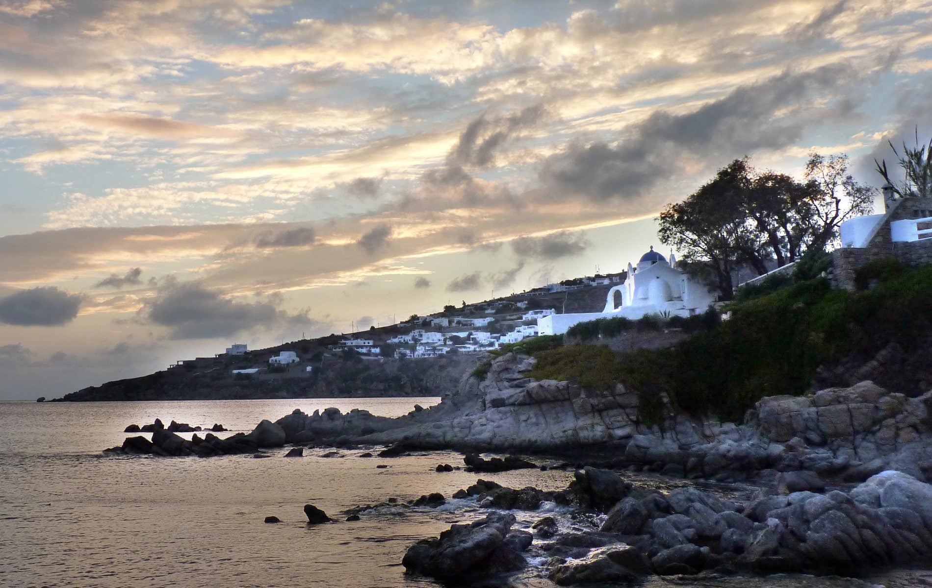 Μύκονος: 53χρονος βρέθηκε νεκρός στο νεκροταφείο