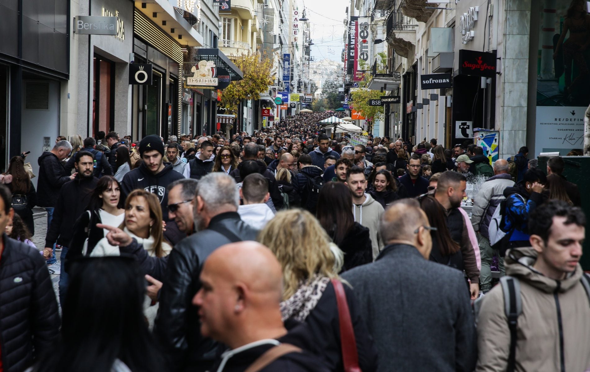 Πασχαλινό ωράριο 2026: Ανοιχτά σήμερα Κυριακή 5/4 τα καταστήματα – Πώς θα λειτουργήσουν τη Μεγάλη Εβδομάδα