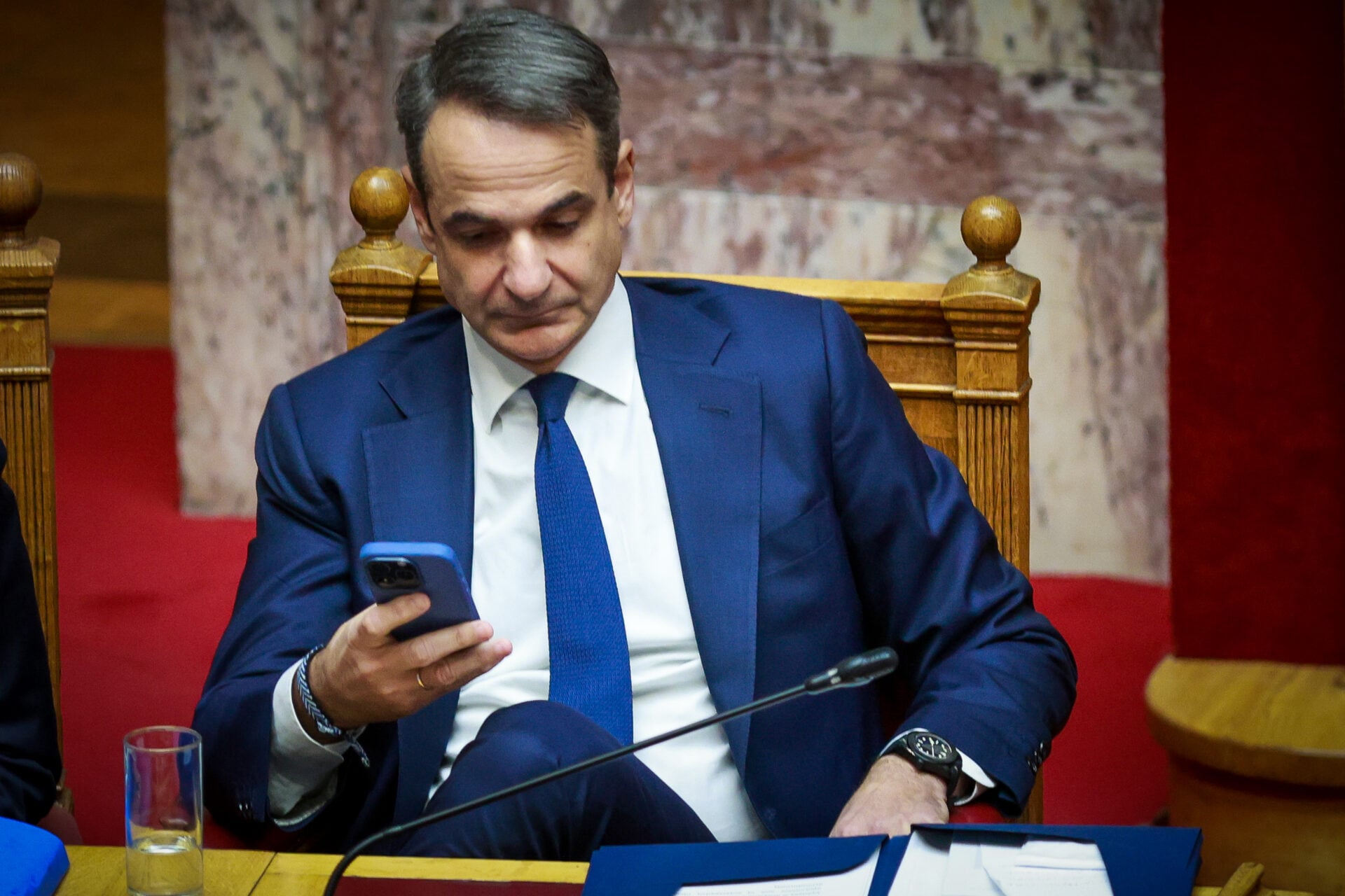 Το Μαξίμου αυτοδιαψεύδεται για να θάψει το Predator και τις υποκλοπές