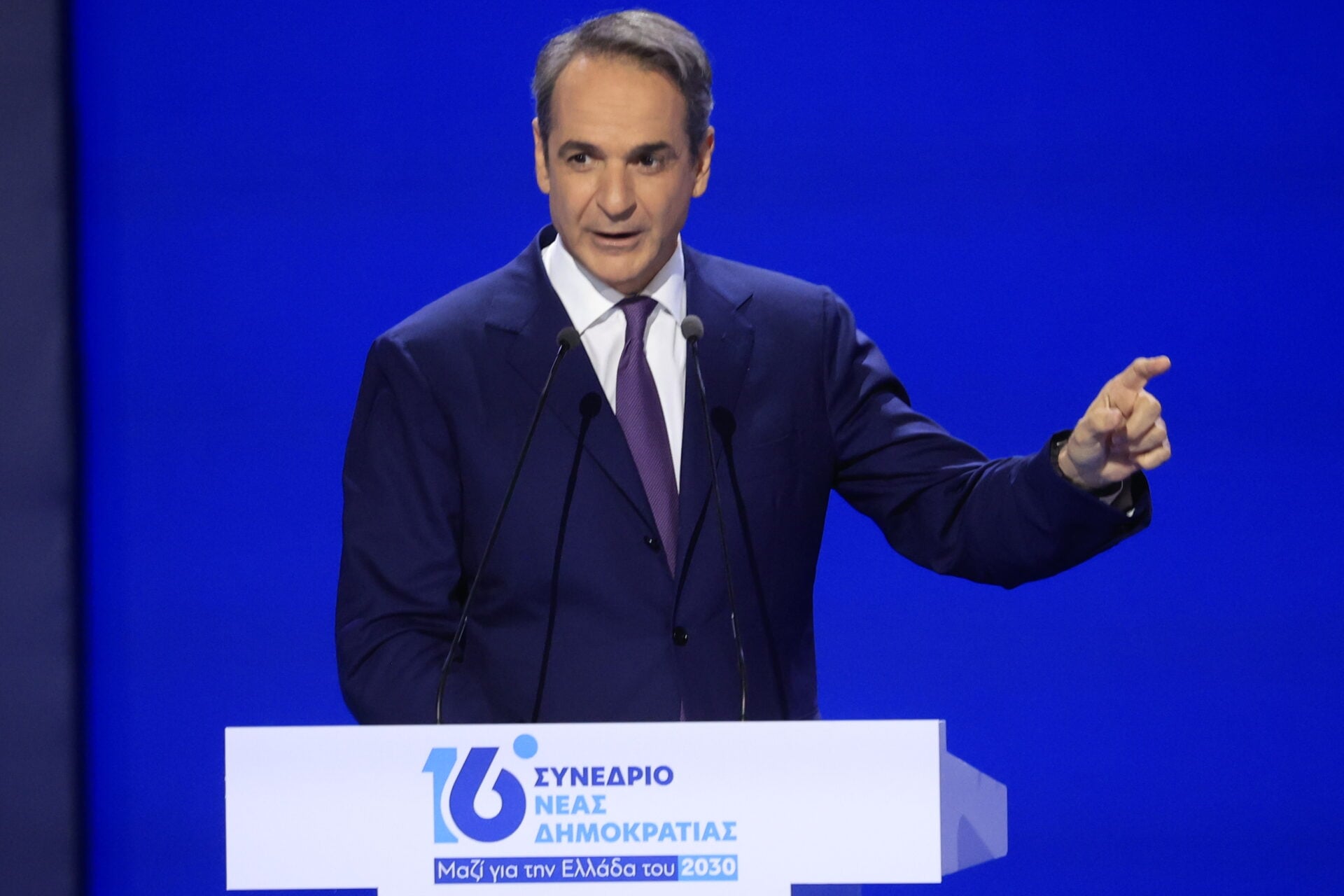Αιχμές για εσωκομματικούς αντιπάλους και εκλογικά διλήμματα από τον Κ. Μητσοτάκη στο 16ο Συνέδριο της ΝΔ