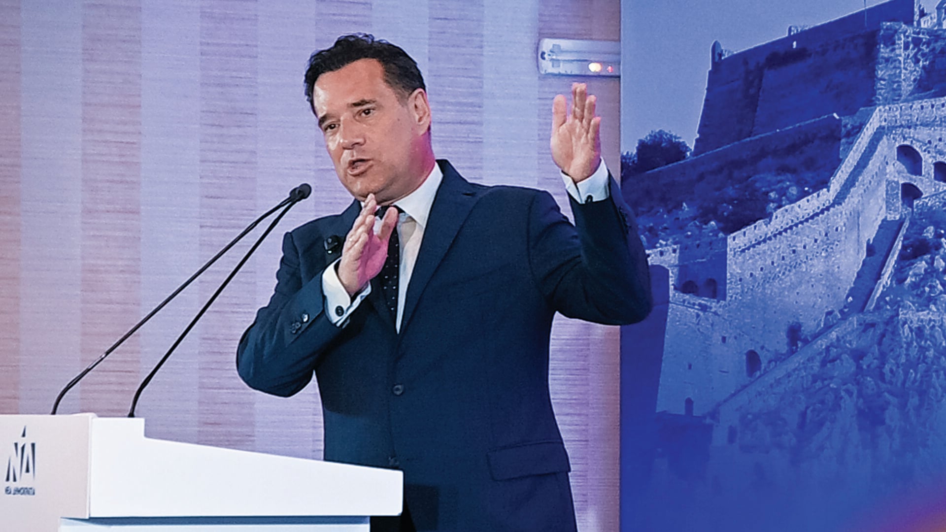 Παραλήρημα Αδωνη: «Τον Μητσοτάκη και τα μάτια μας»