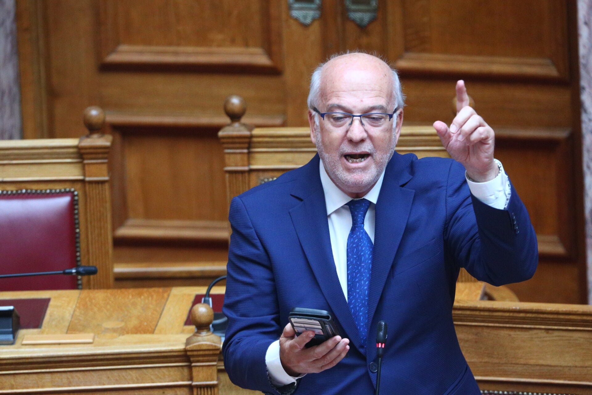 Ο Φλωρίδης μοίρασε υπολογιστές  λίγο πριν από τις εκλογές δικαστών και εισαγγελέων