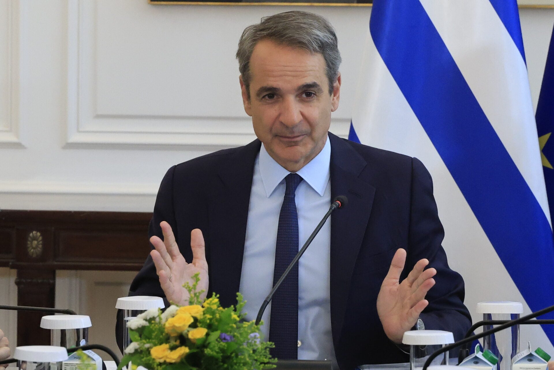 «Όχι» σε νέο Fuel Pass από Μητσοτάκη ενώ η βενζίνη σπάει το φράγμα των 2 ευρώ – Ασφυξία για τα νοικοκυριά