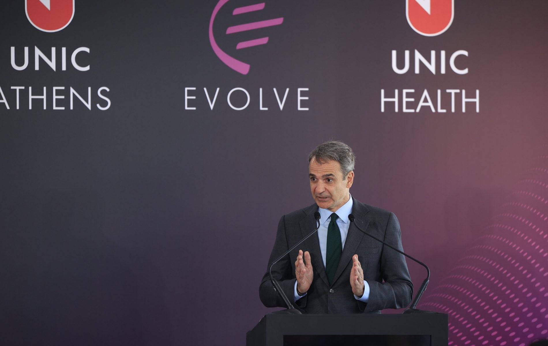 Ανάρτηση Μητσοτάκη: Η πλήρης αντιστροφή της πραγματικότητας, χωρίς λέξη για υποκλοπές και ακρίβεια