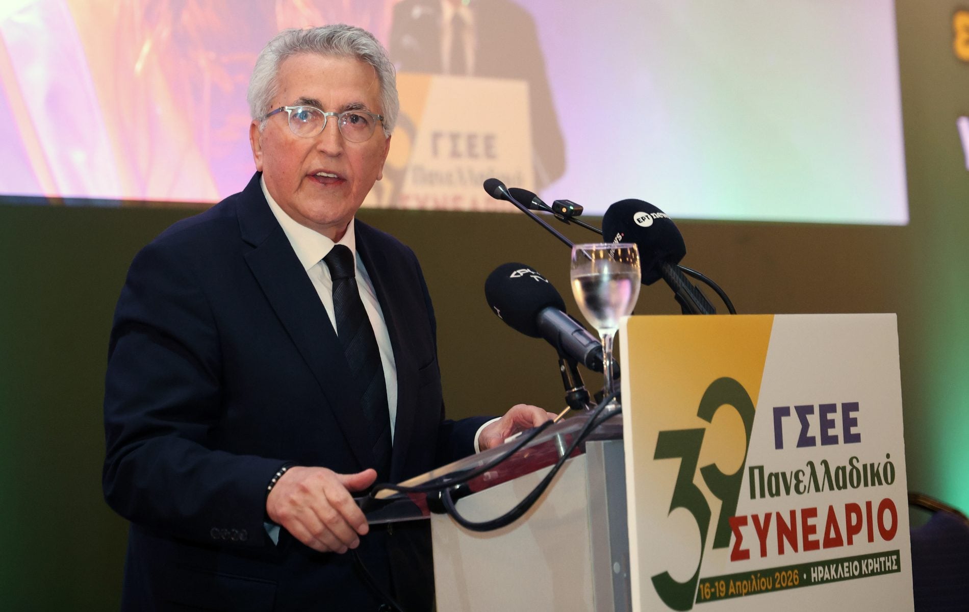 Ο Γιάννης Παναγόπουλος  εξελέγη ξανά πρόεδρος της ΓΣΕΕ παρά τα όσα κατηγορήθηκε ότι έπραξε