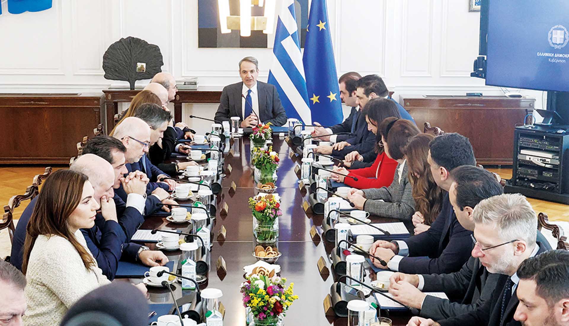 Γελάς για να μην… βάλεις πέτρα στον λαιμό σου