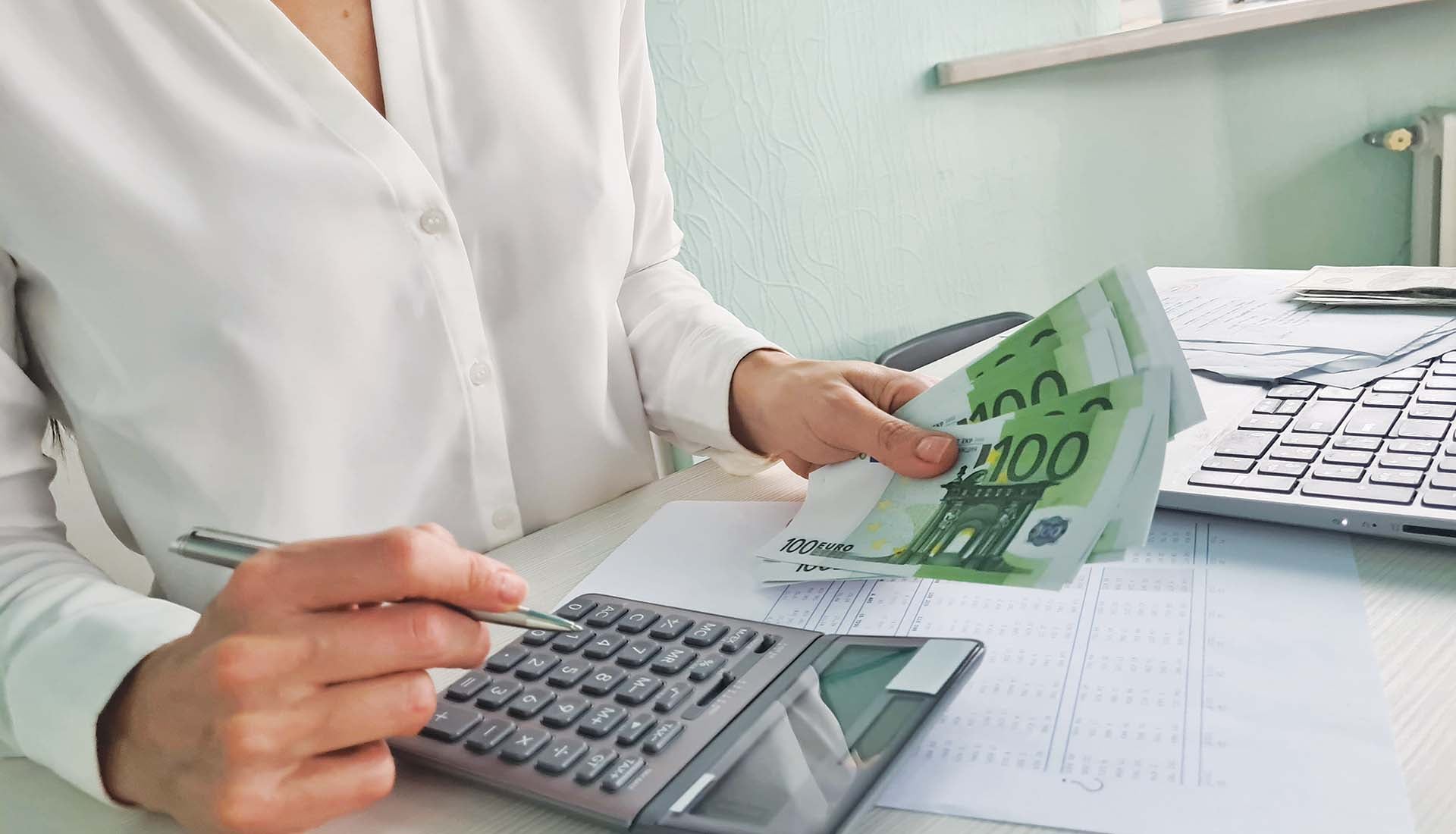 Διπλή εξαπάτηση για δάνεια και κάρτες από τον Μητσοτάκη