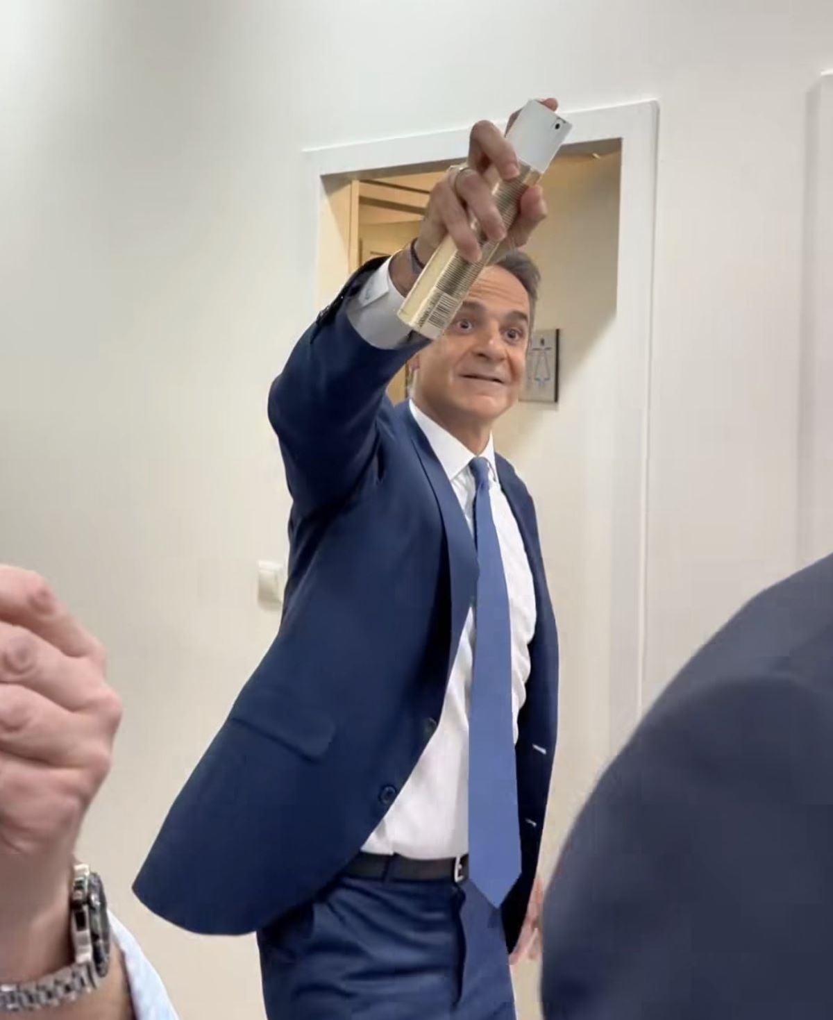 Ο Μητσοτάκης συνεχίζει να κόβει κορδέλες, εν όψει εκλογών